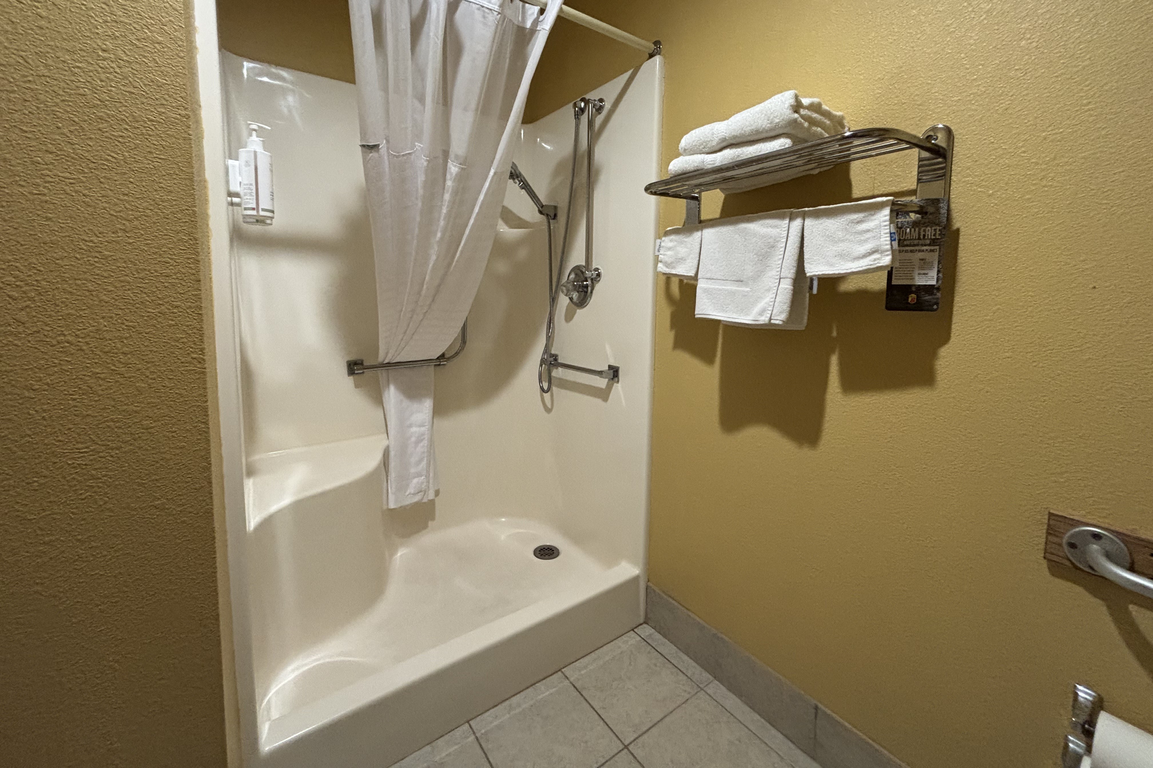 Guest room bath at the Super 8 by Wyndham Staunton in Staunton, Illinois