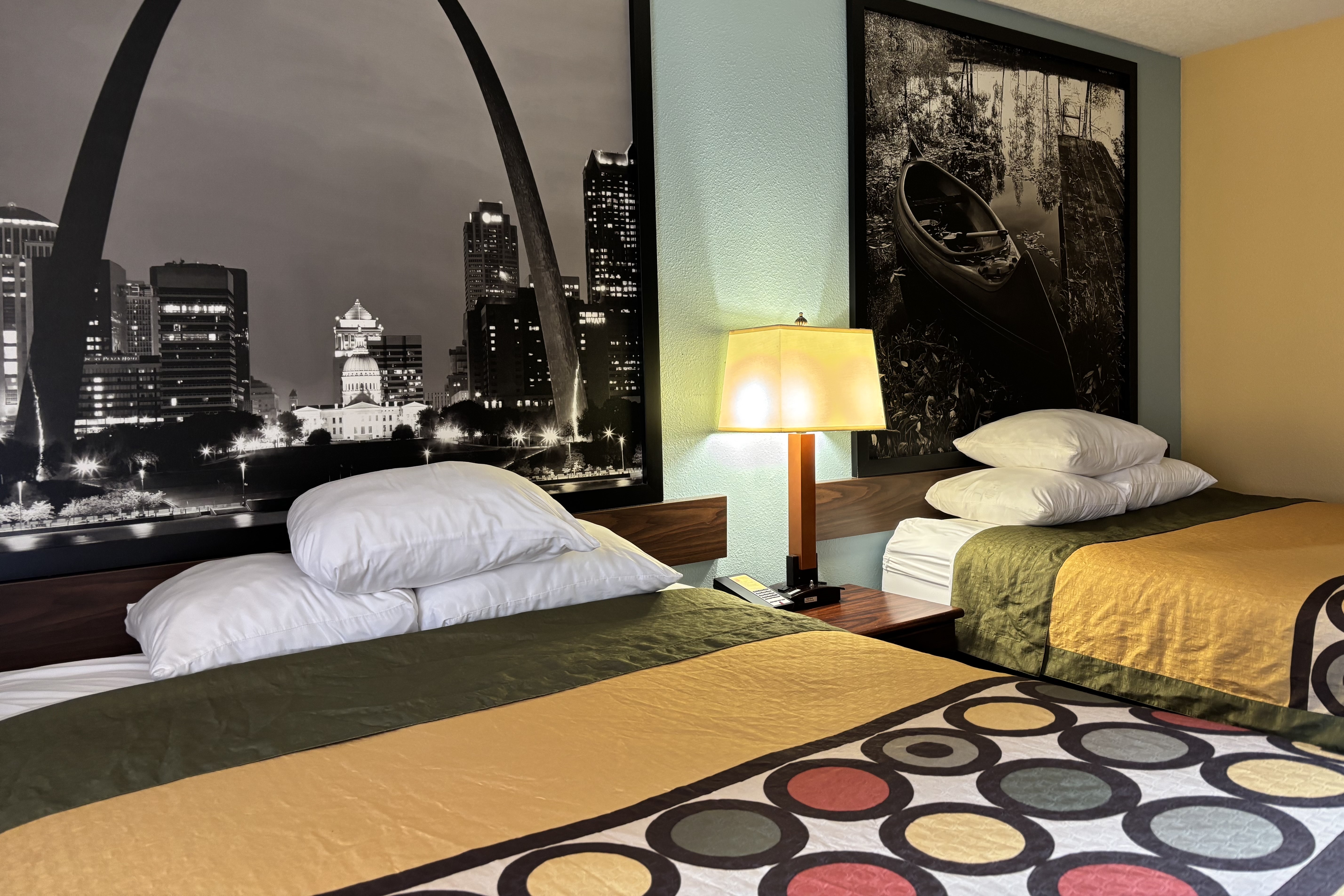 Guest room at the Super 8 by Wyndham Staunton in Staunton, Illinois