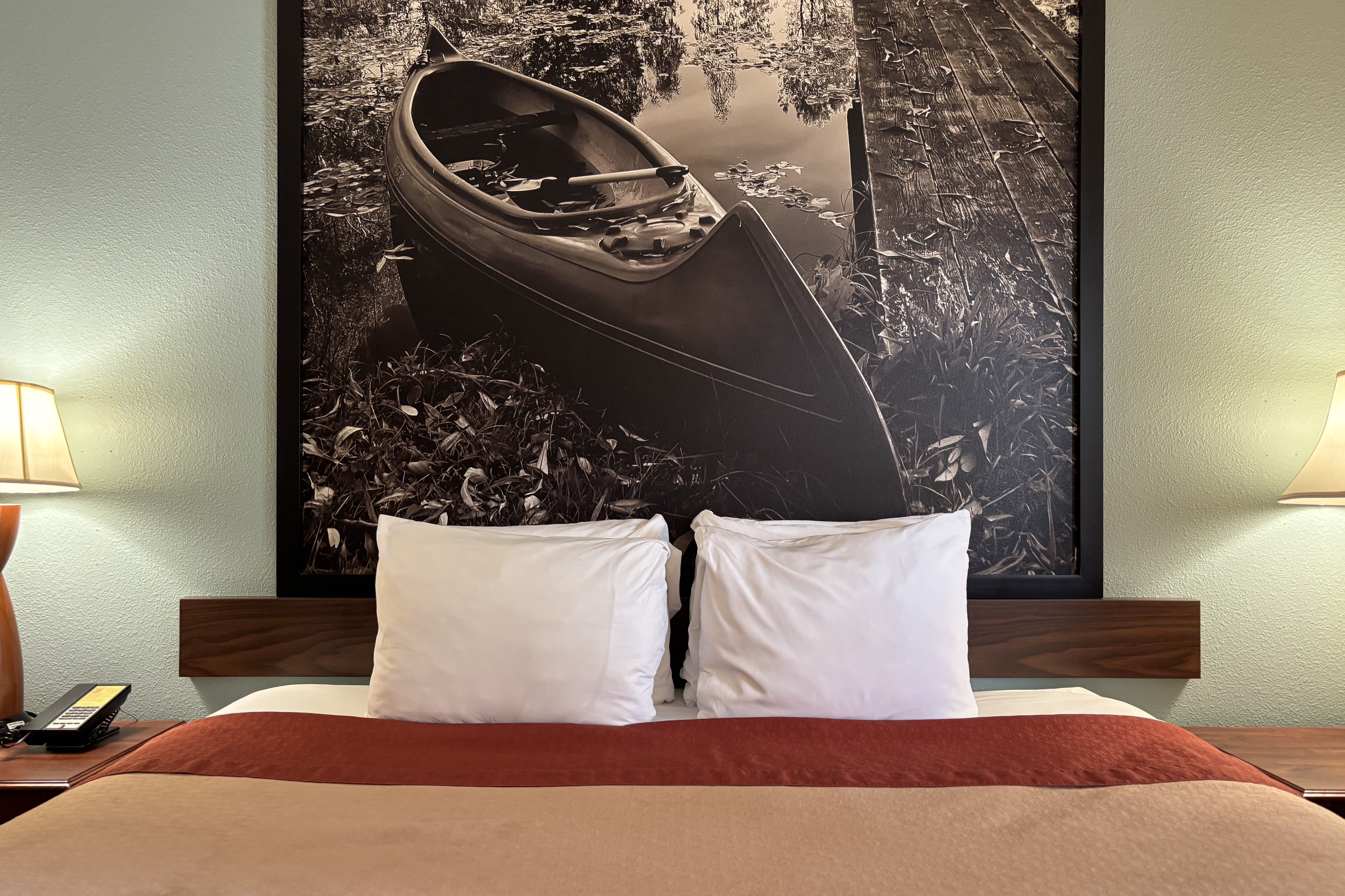 Guest room at the Super 8 by Wyndham Staunton in Staunton, Illinois