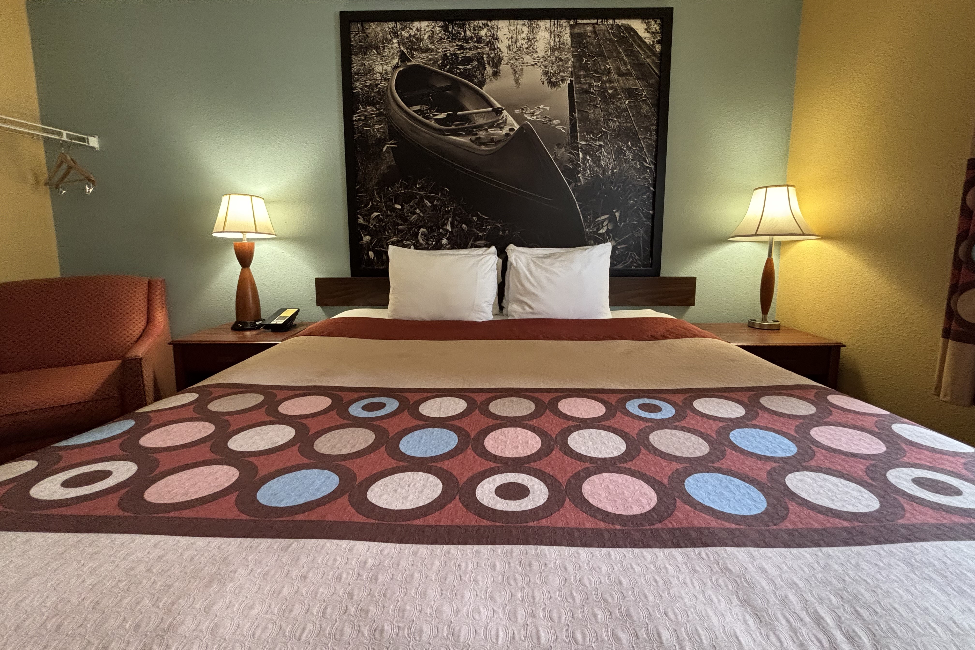 Guest room at the Super 8 by Wyndham Staunton in Staunton, Illinois