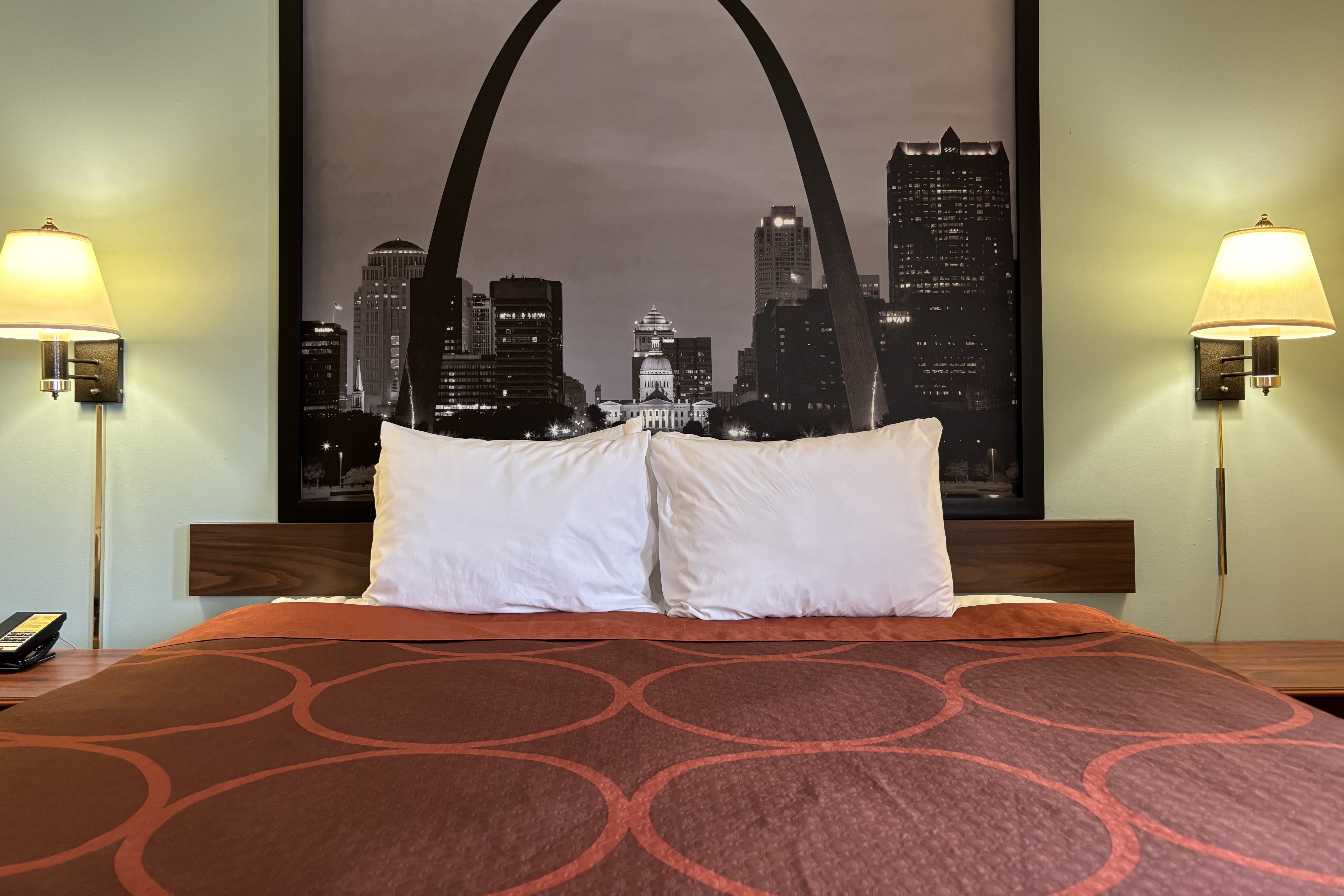 Guest room at the Super 8 by Wyndham Staunton in Staunton, Illinois