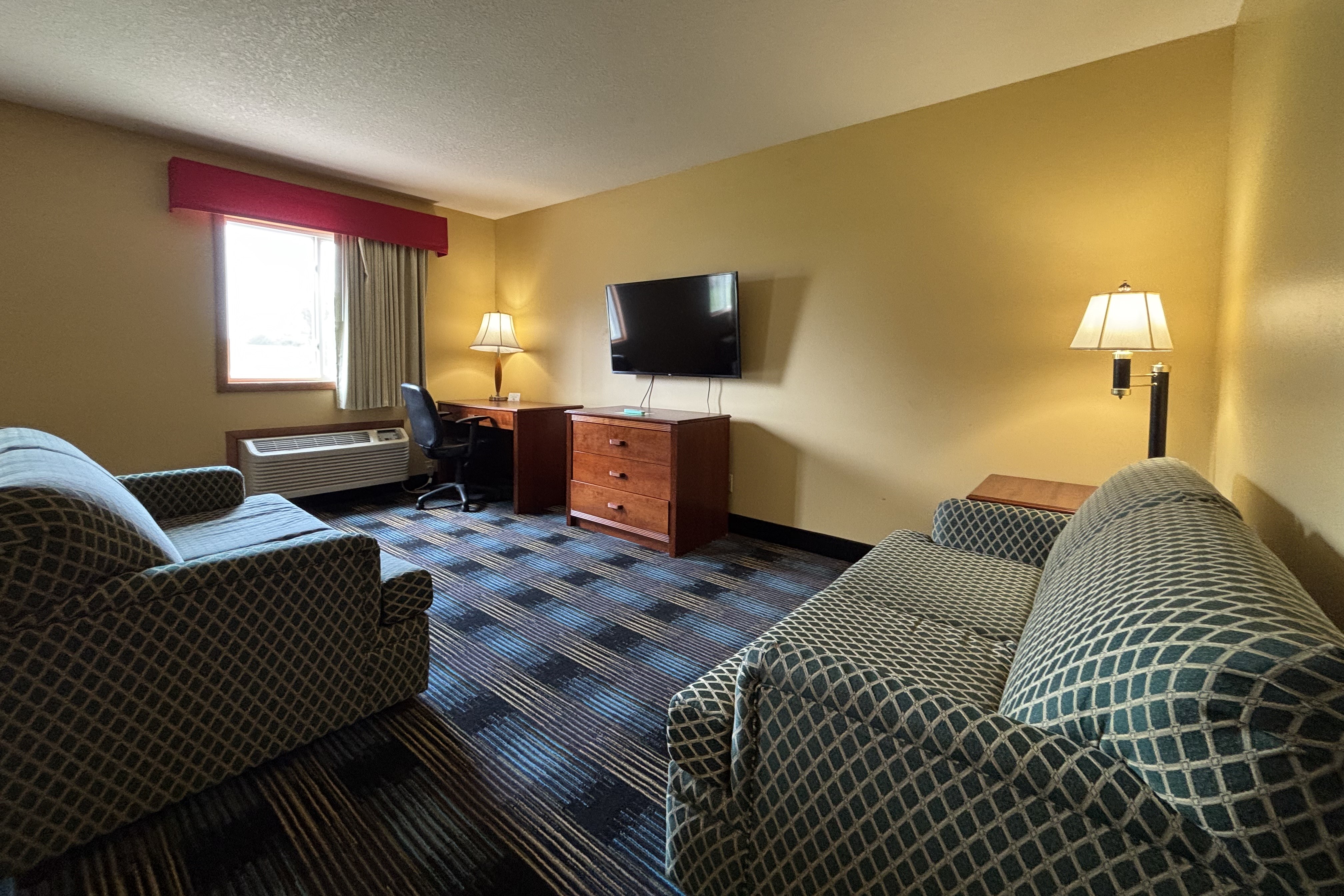 Guest room at the Super 8 by Wyndham Staunton in Staunton, Illinois