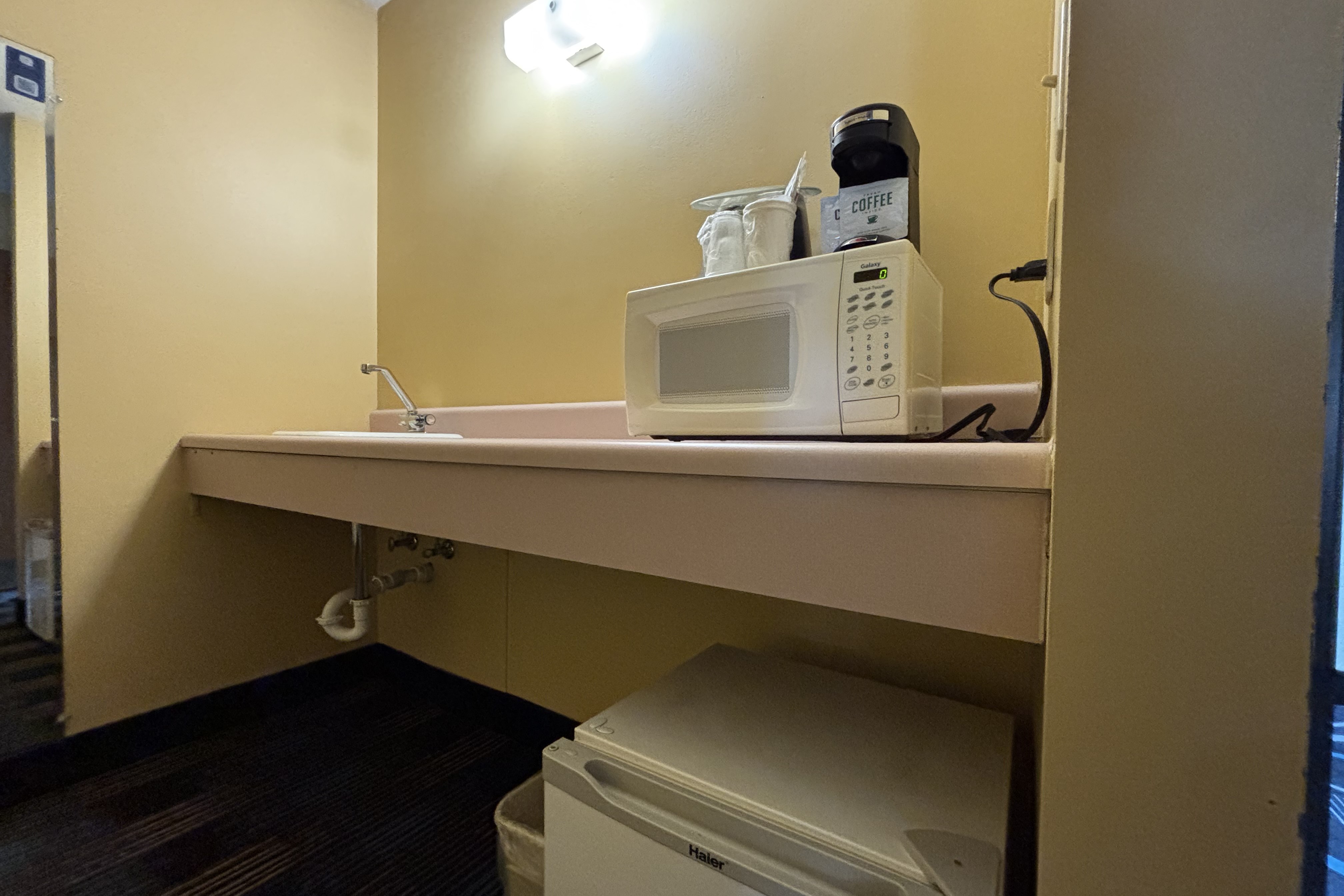 Guest room at the Super 8 by Wyndham Staunton in Staunton, Illinois