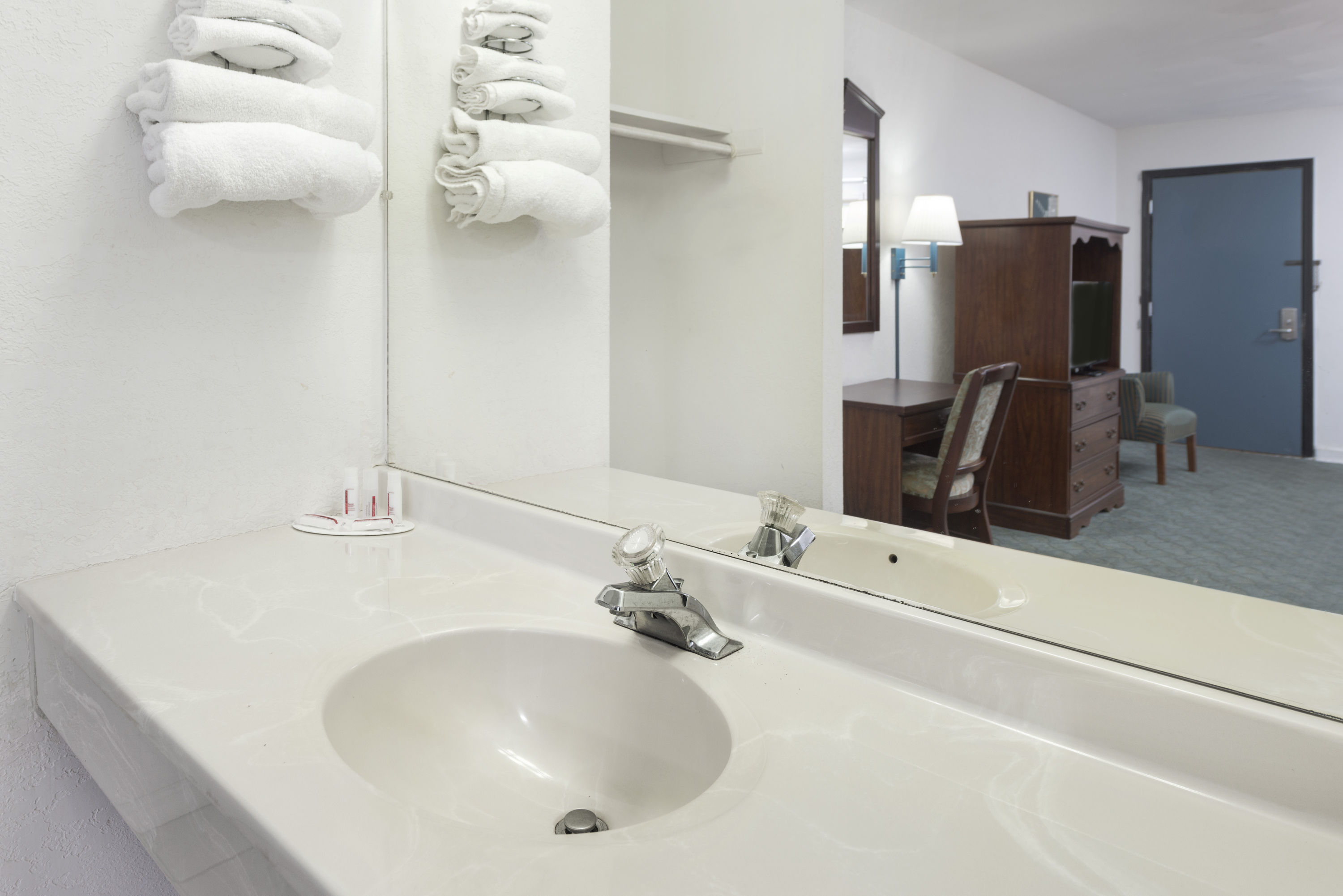 Guest room bath at the Super 8 by Wyndham Taylorville IL in Taylorville, Illinois