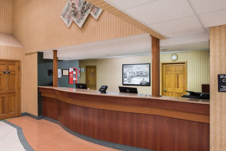 Super 8 Troy Il St Louis Area Hotels 62294 Super 8 Troy Il St Louis Area Hotel Lobby In Illinois