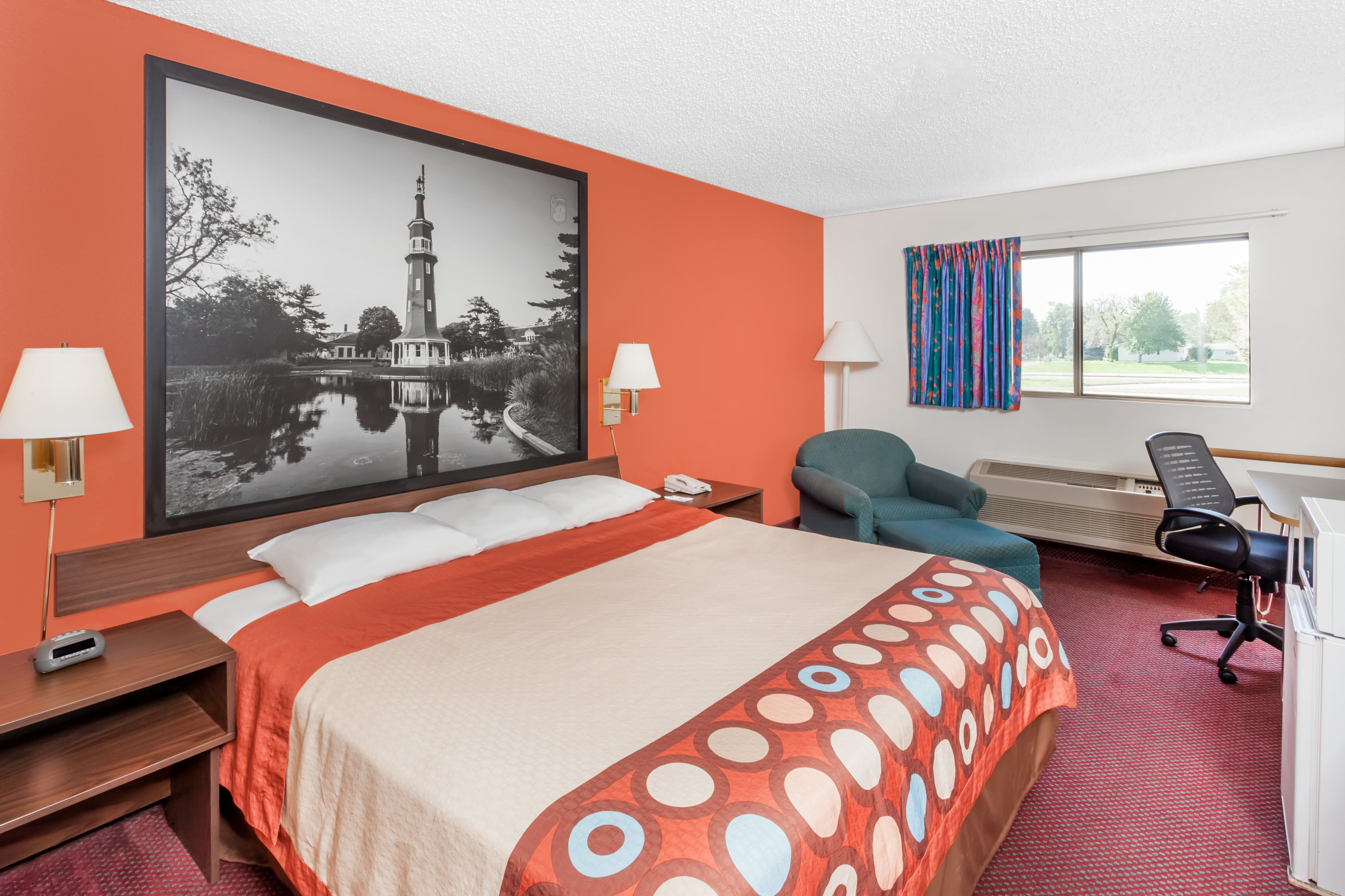 Guest room at the Super 8 by Wyndham Washington/Peoria Area in Washington, Illinois