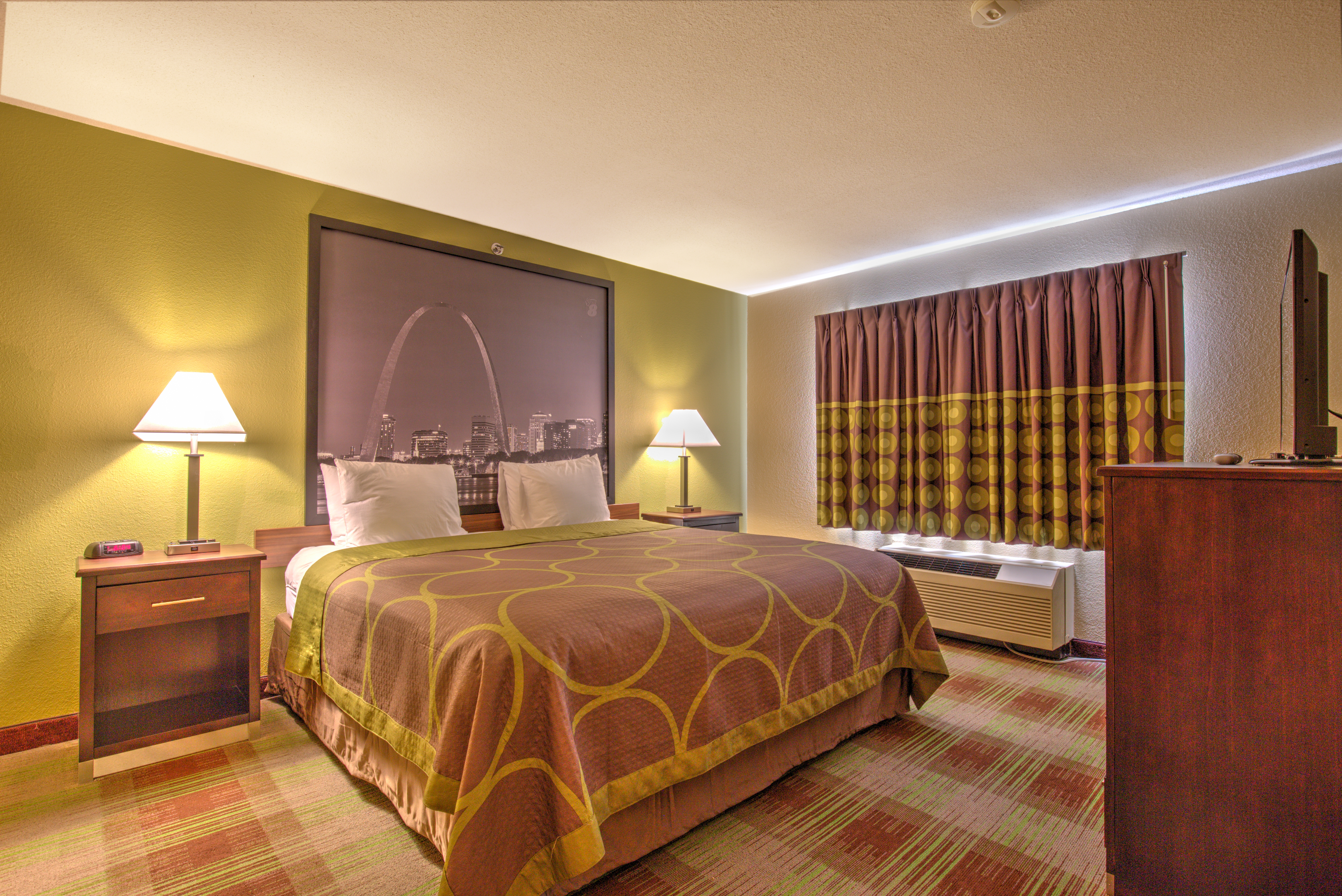 Super 8 by Wyndham Waterloo suite in Waterloo, Illinois