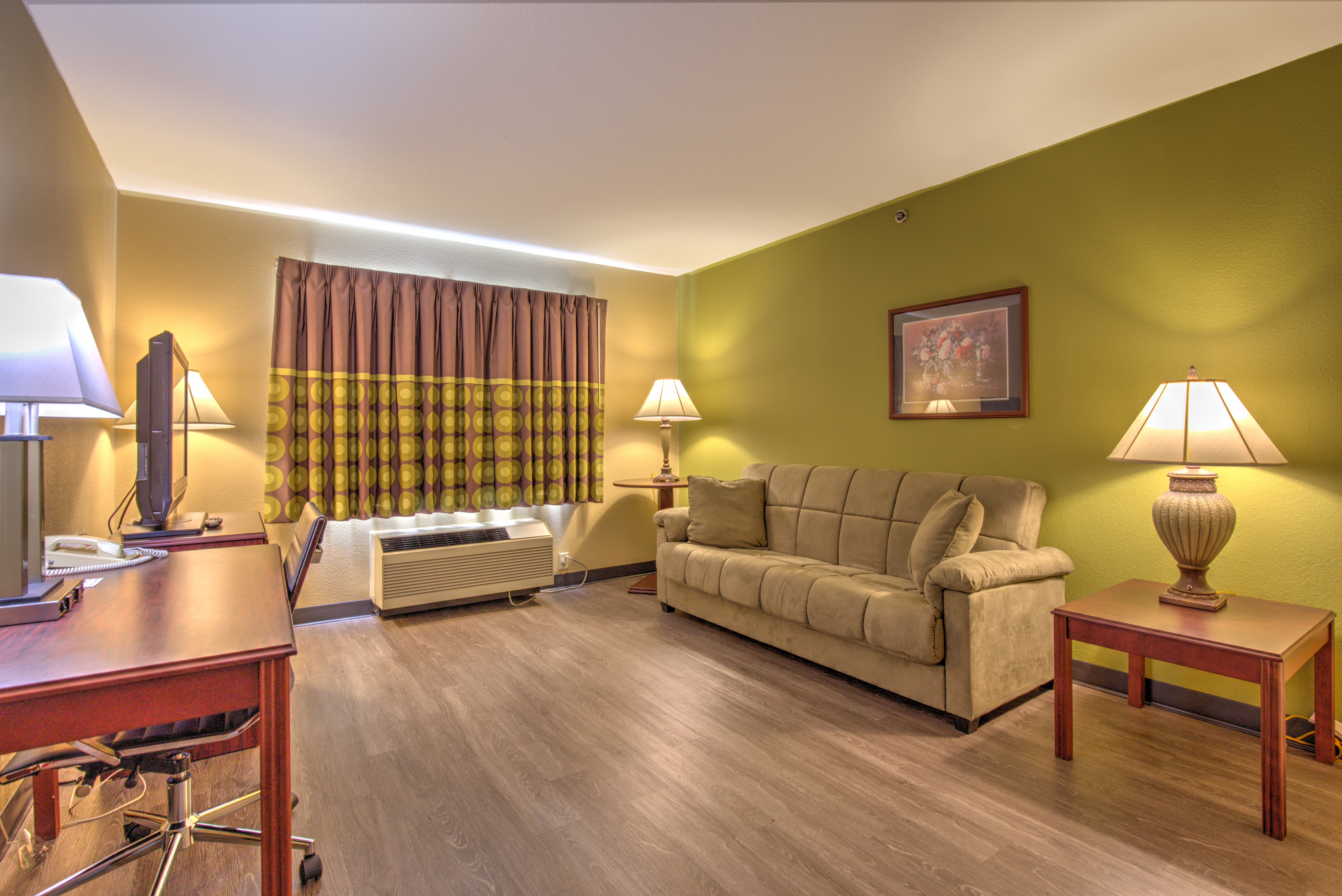 Super 8 by Wyndham Waterloo suite in Waterloo, Illinois