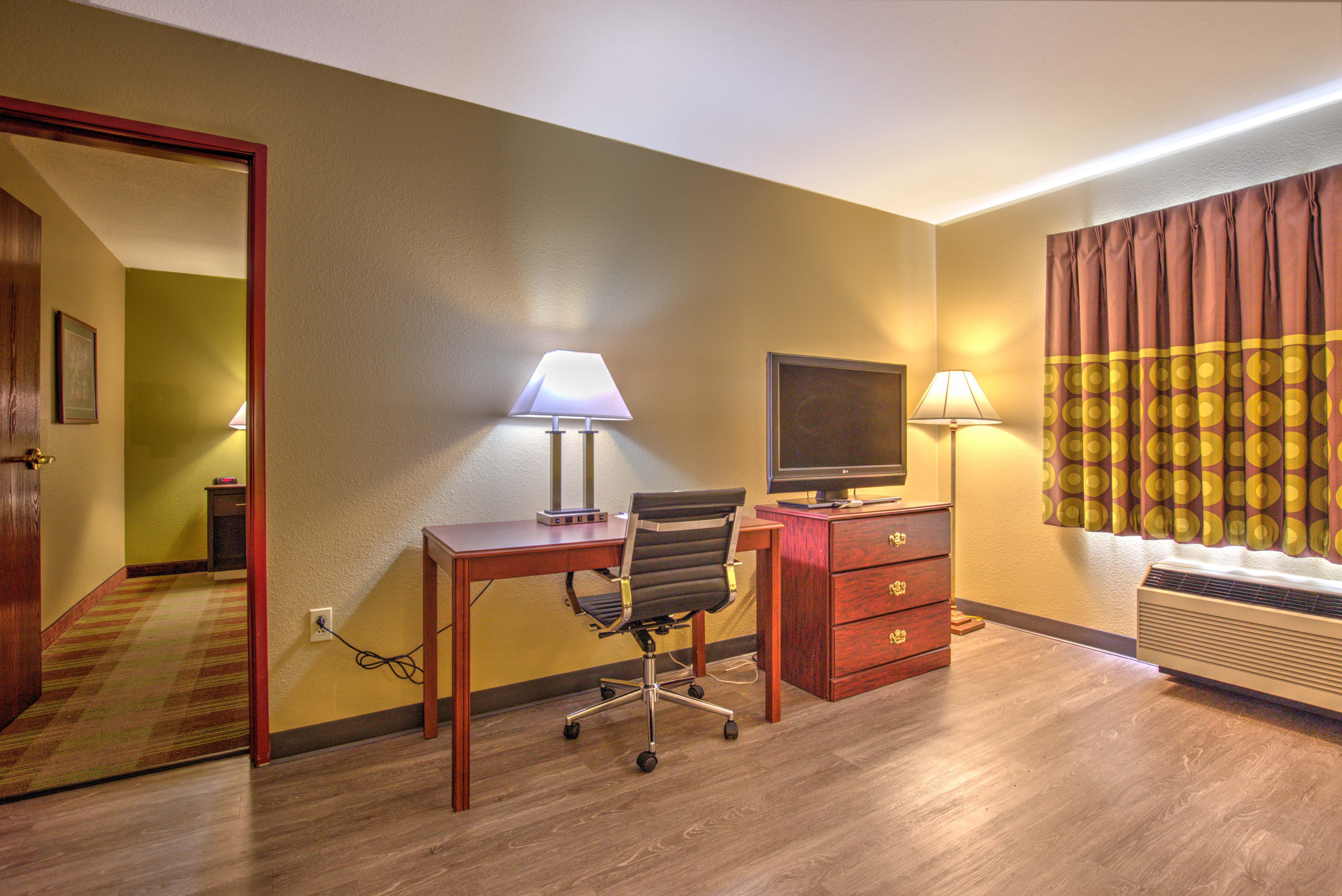 Super 8 by Wyndham Waterloo suite in Waterloo, Illinois