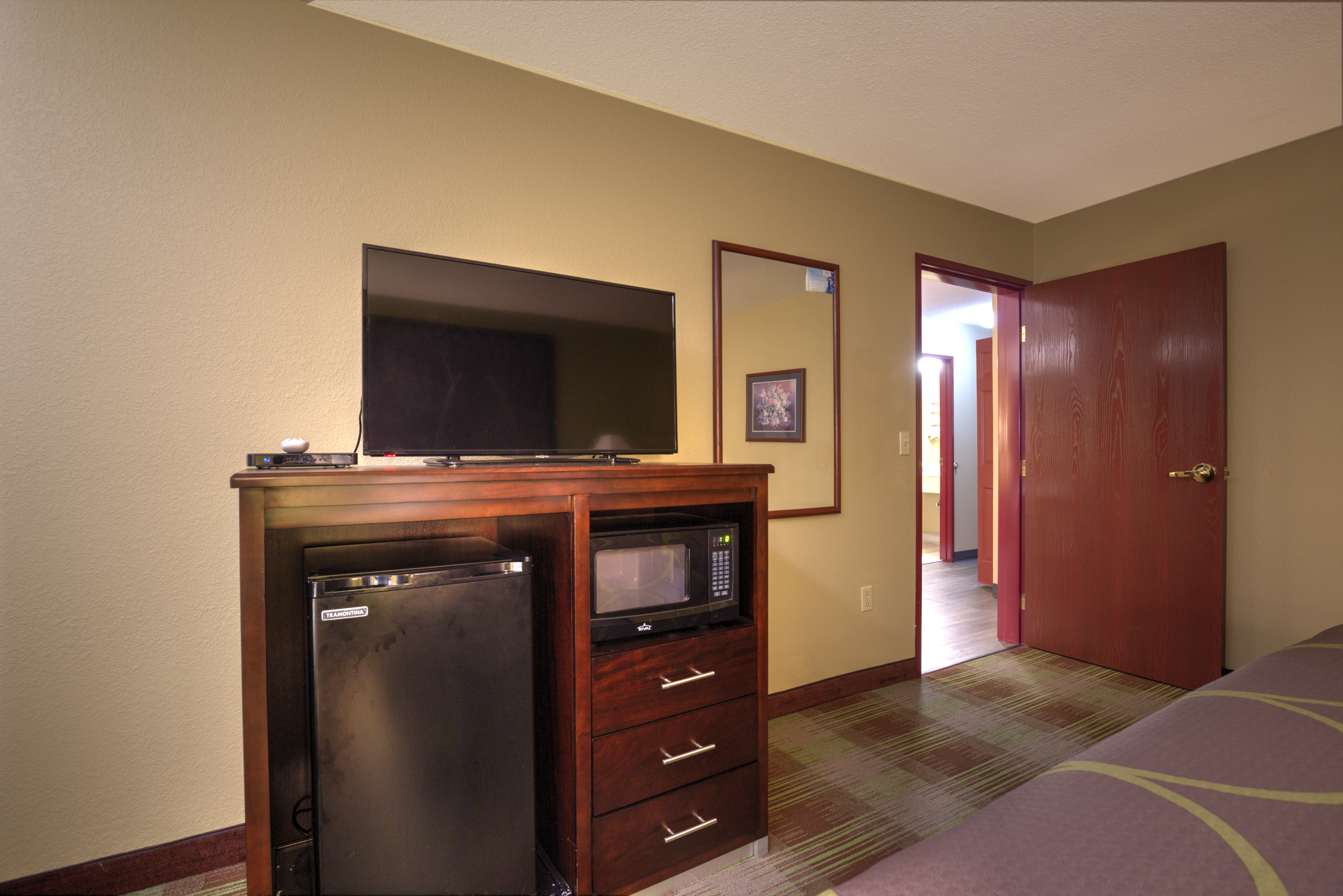 Super 8 by Wyndham Waterloo suite in Waterloo, Illinois