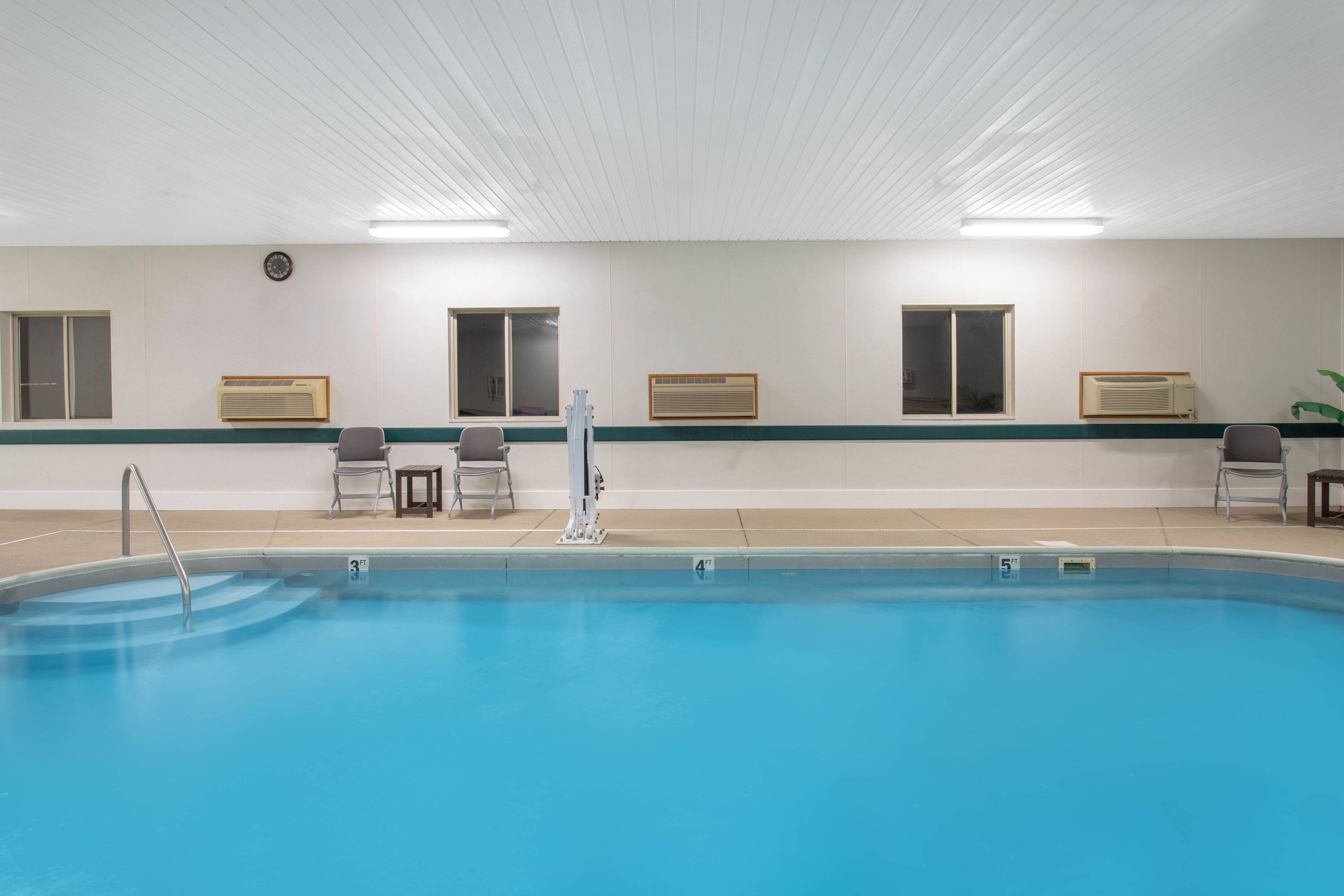 Super 8 by Wyndham Bedford | Bedford, IN Hotels