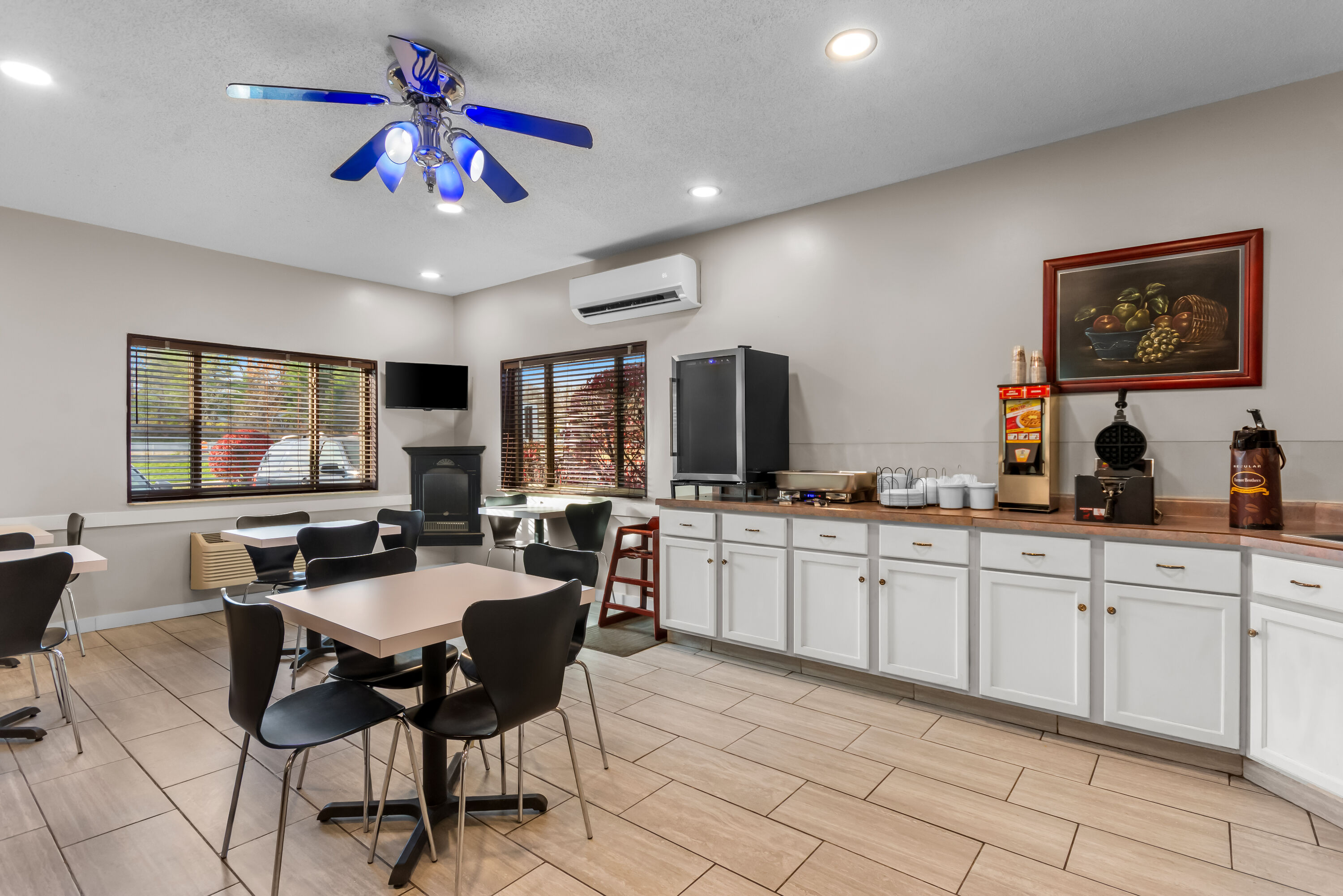 Super 8 by Wyndham Bloomington University Area restaurant breakfast area with seating in Bloomington, Indiana