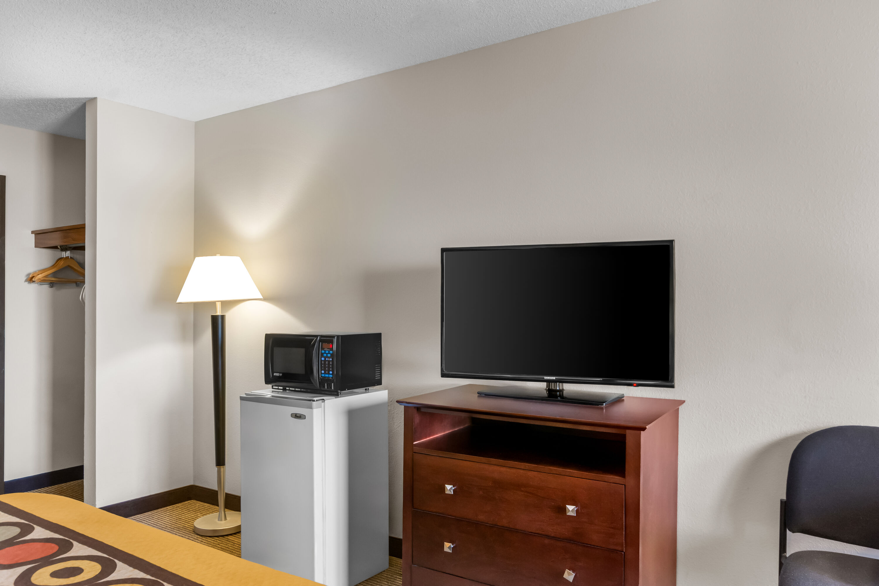 Double bed guest room at the Super 8 by Wyndham Bloomington University Area in Bloomington, Indiana