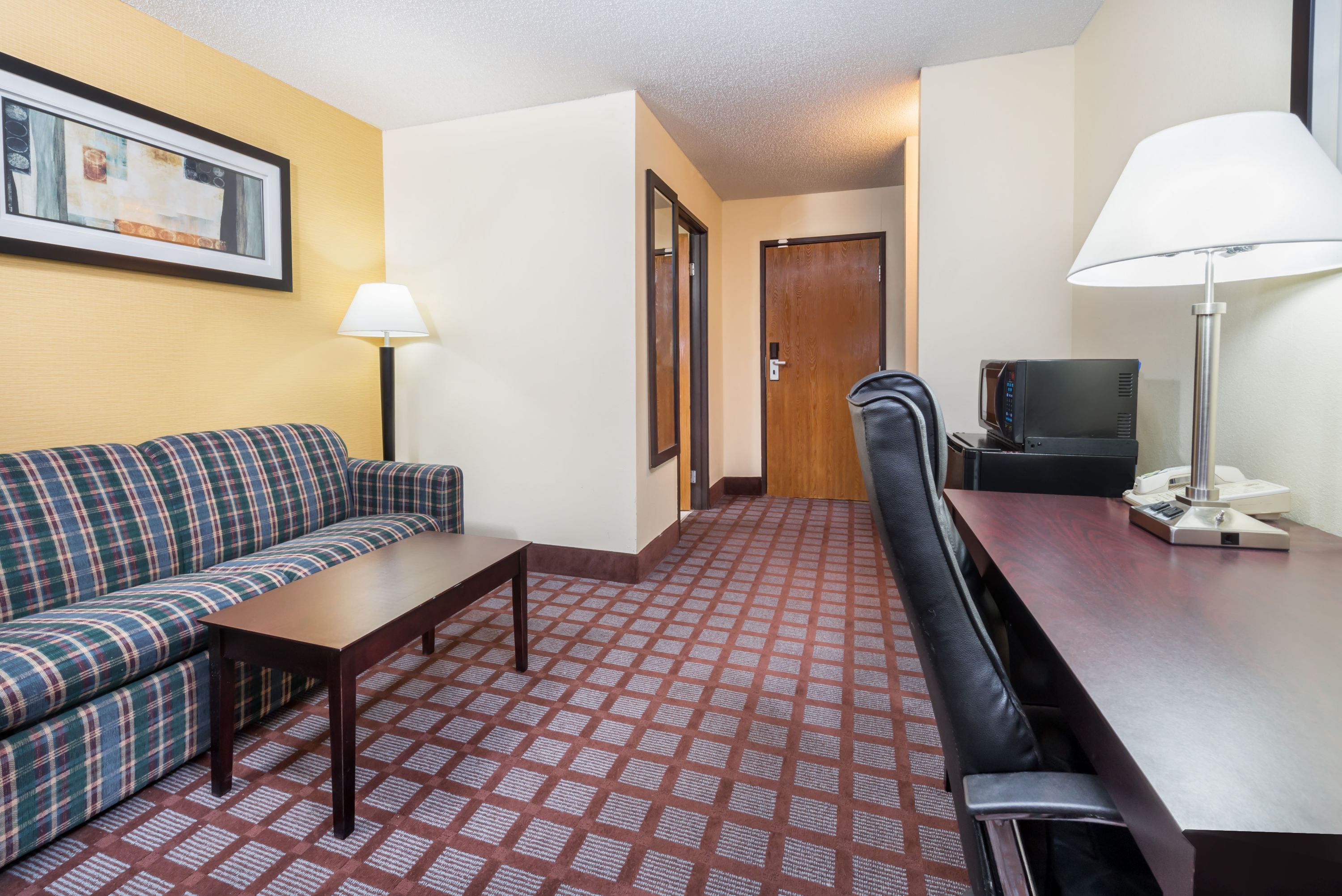 Super 8 by Wyndham Bloomington University Area suite in Bloomington, Indiana