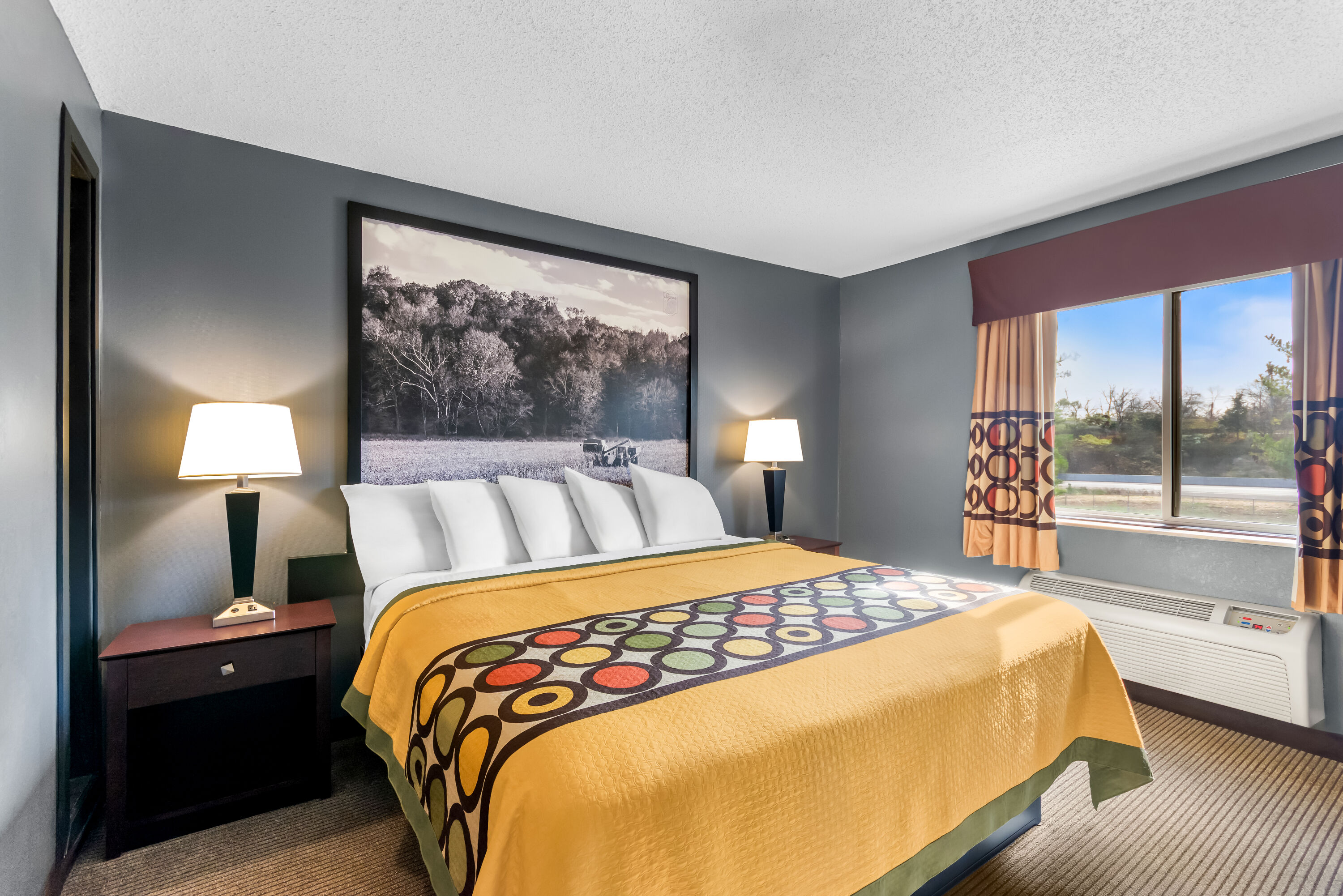 Super 8 by Wyndham Bloomington University Area suite in Bloomington, Indiana