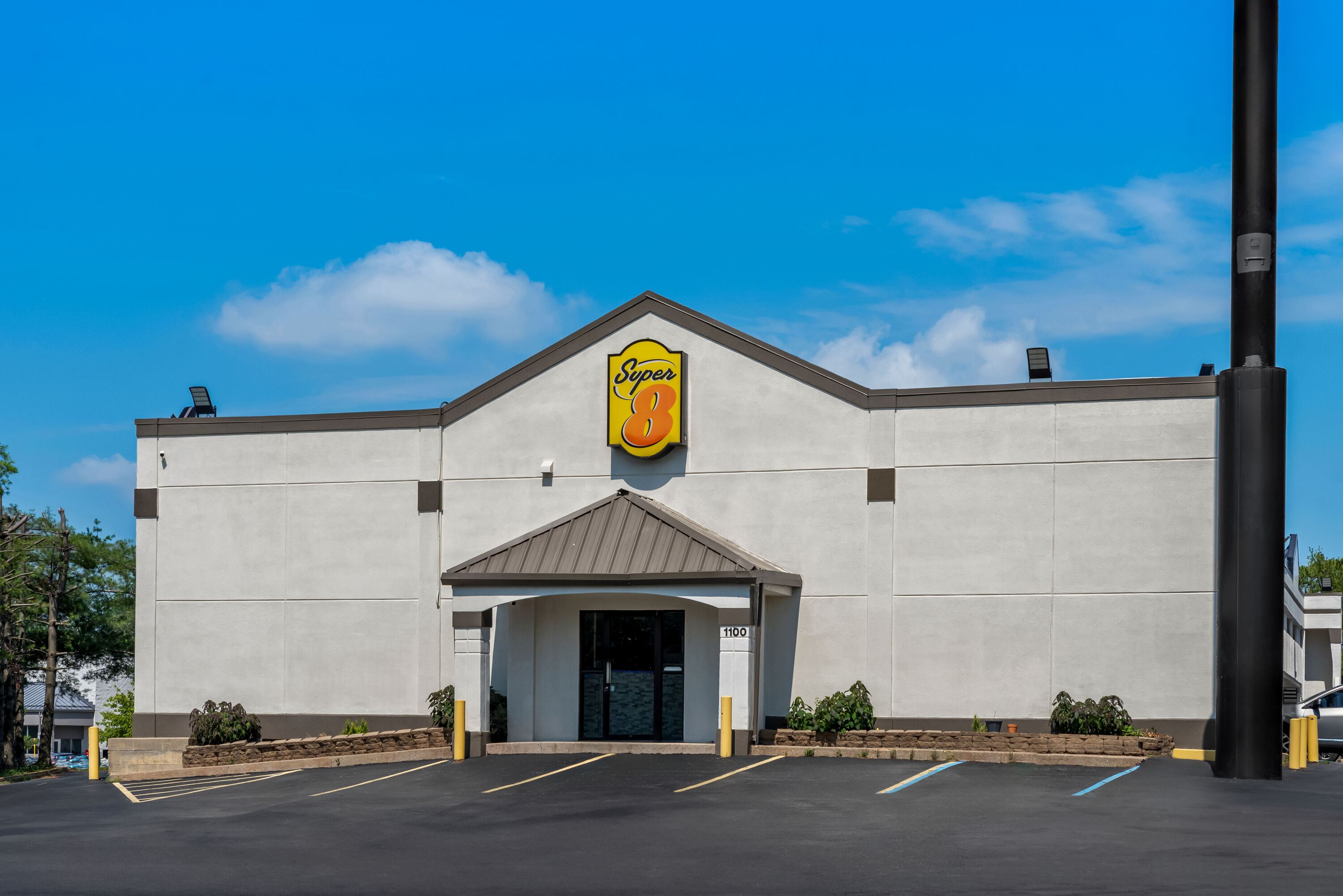 Exterior Day Image of Super 8 by Wyndham Brownsburg hotel in Brownsburg, Indiana
