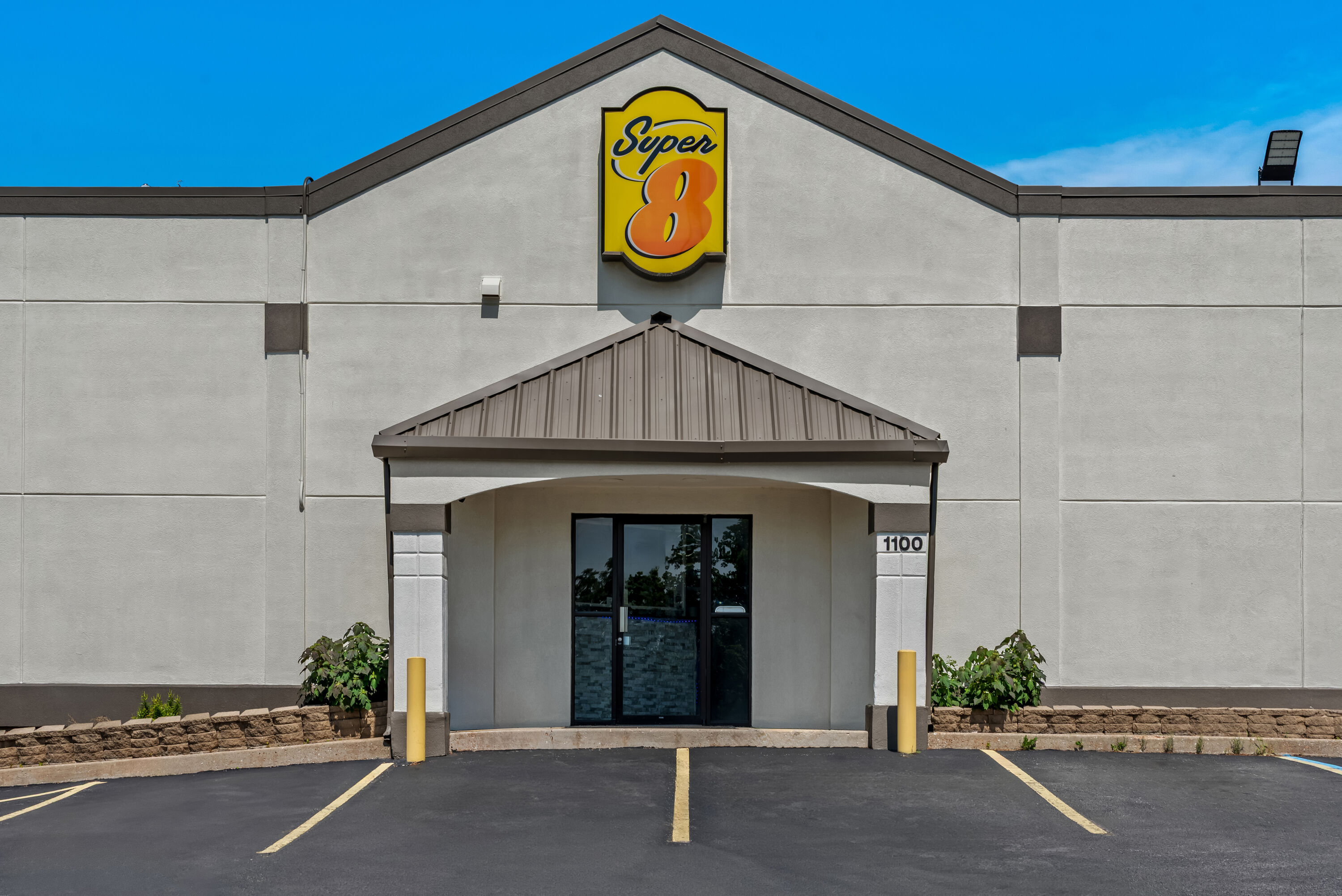 Exterior Day Image of Super 8 by Wyndham Brownsburg hotel in Brownsburg, Indiana