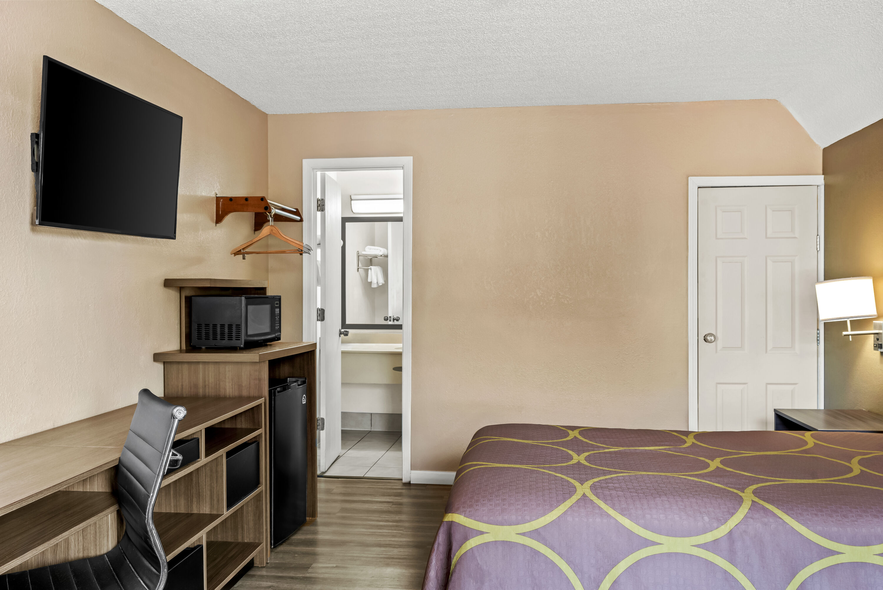 Double bed guest room at the Super 8 by Wyndham Brownsburg in Brownsburg, Indiana