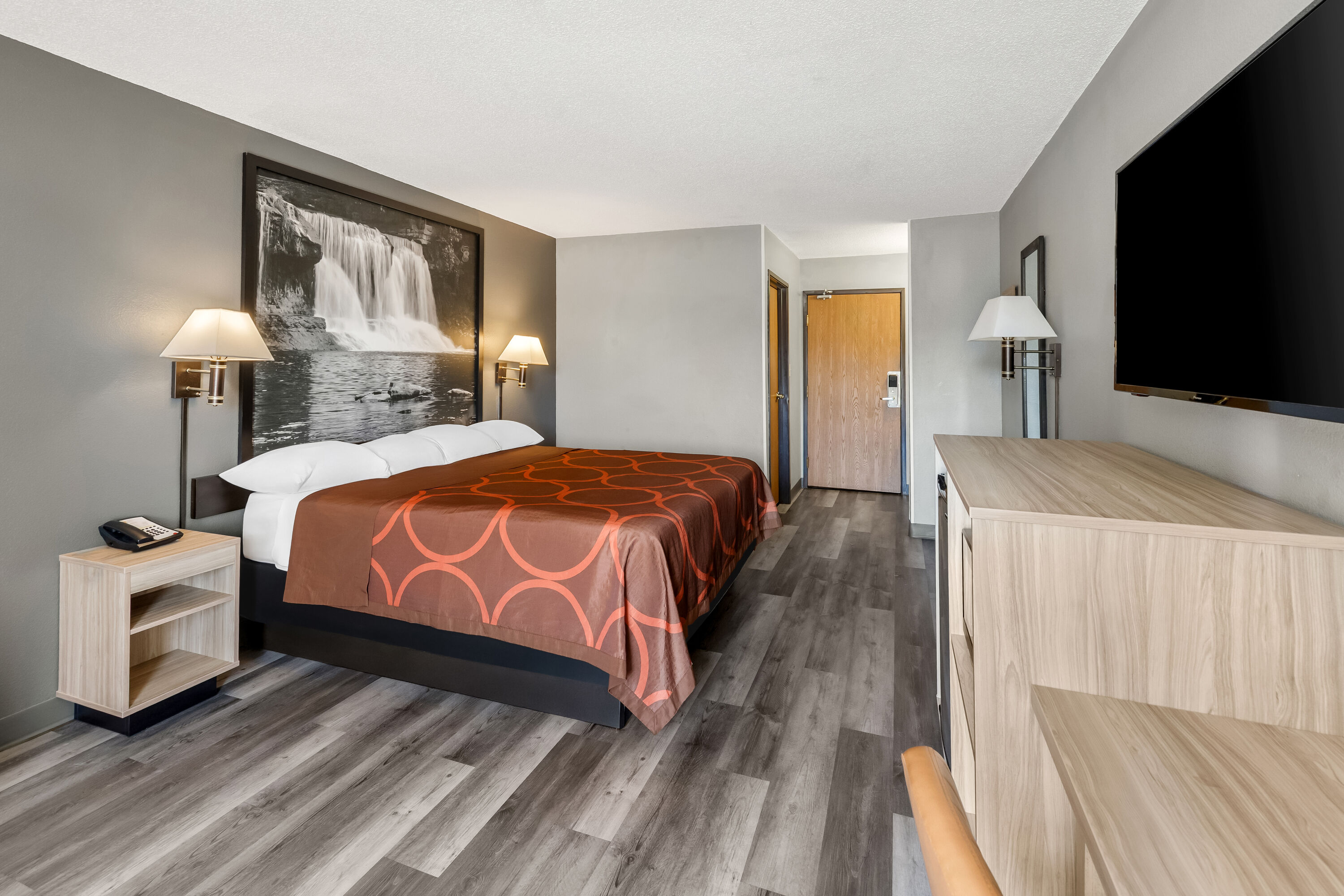 King bed guest room at the Super 8 by Wyndham Cloverdale IN in Cloverdale, Indiana