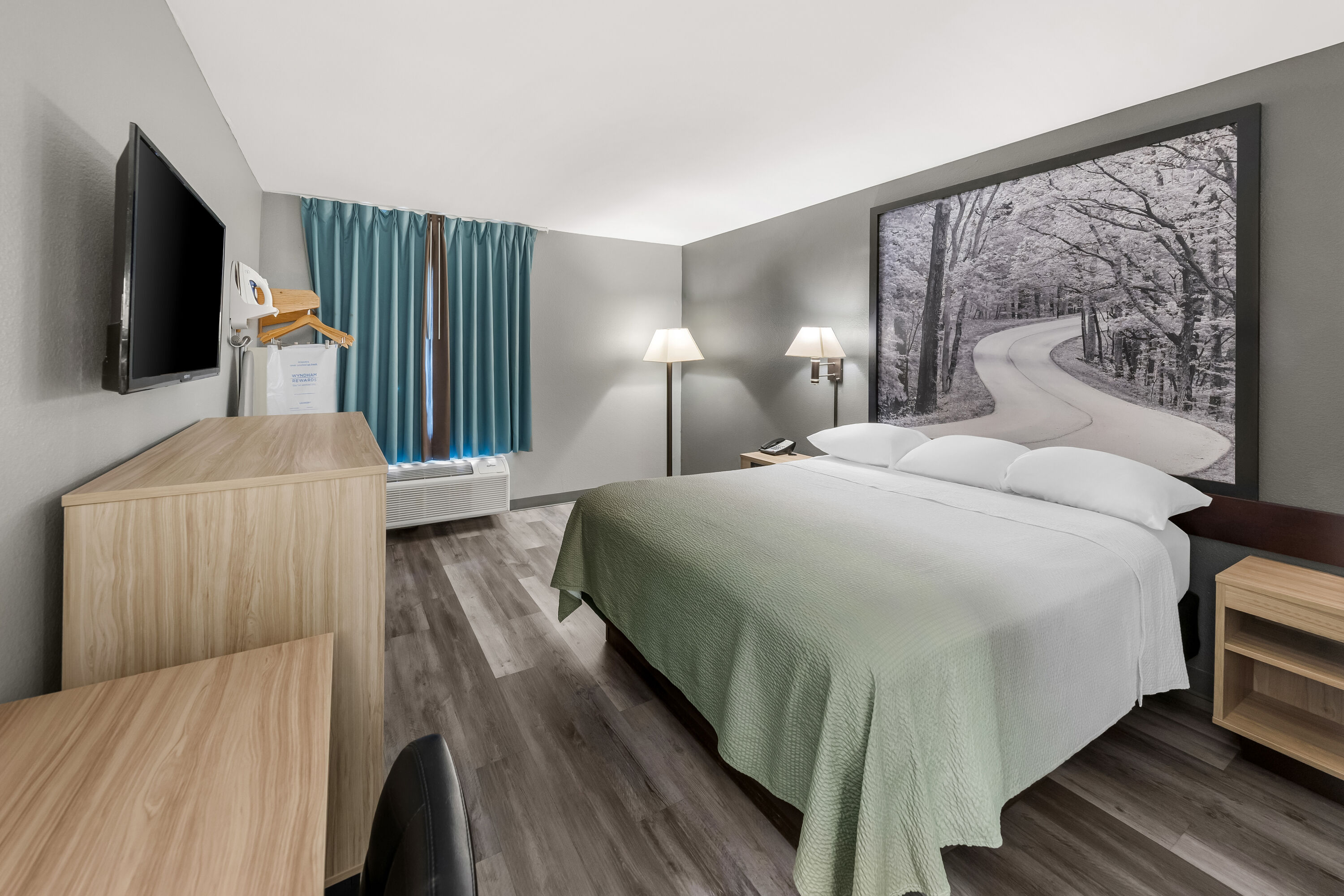 Queen bed guest room at the Super 8 by Wyndham Cloverdale IN in Cloverdale, Indiana