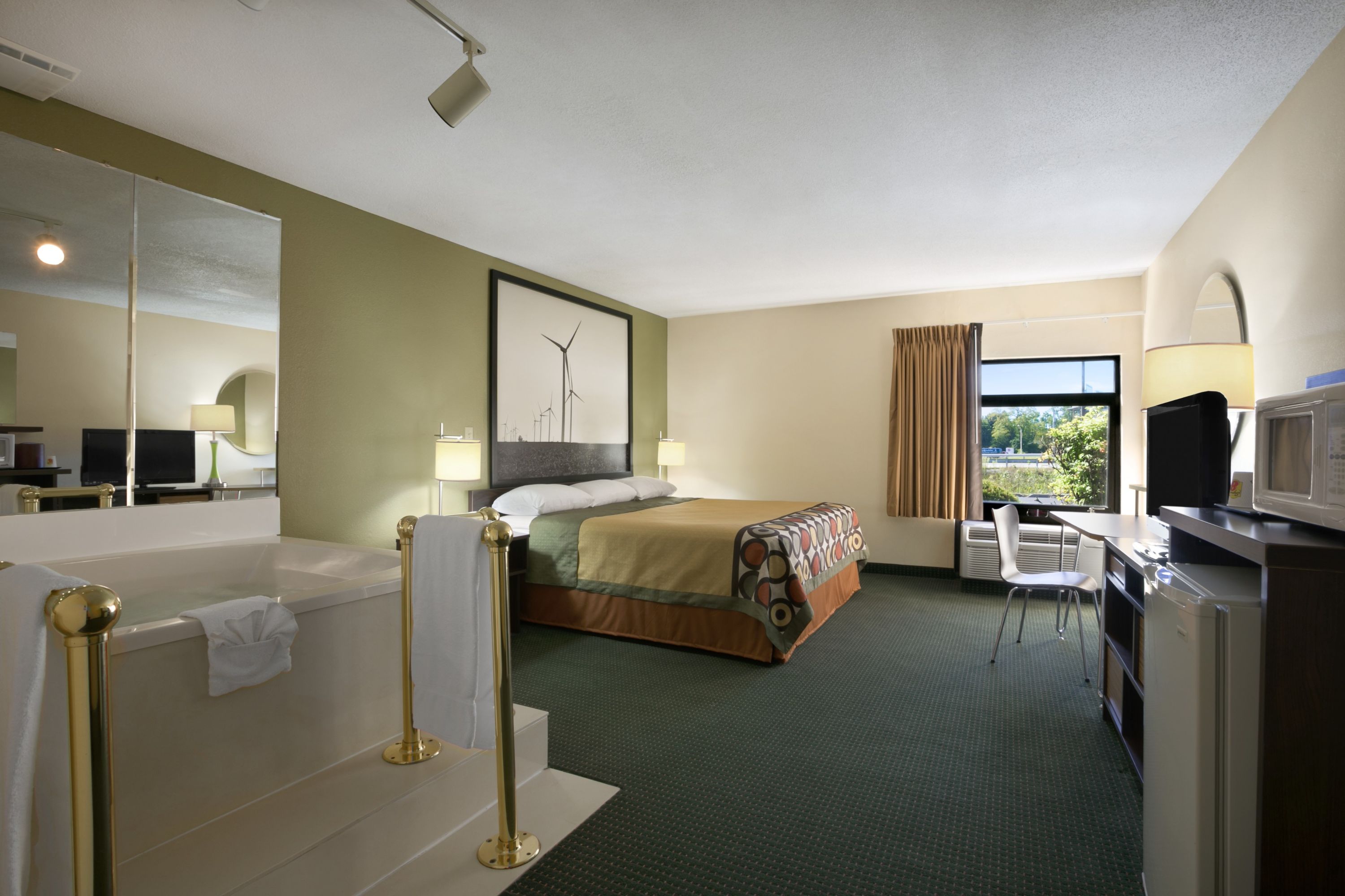 Super 8 by Wyndham Columbia City suite in Columbia City, Indiana