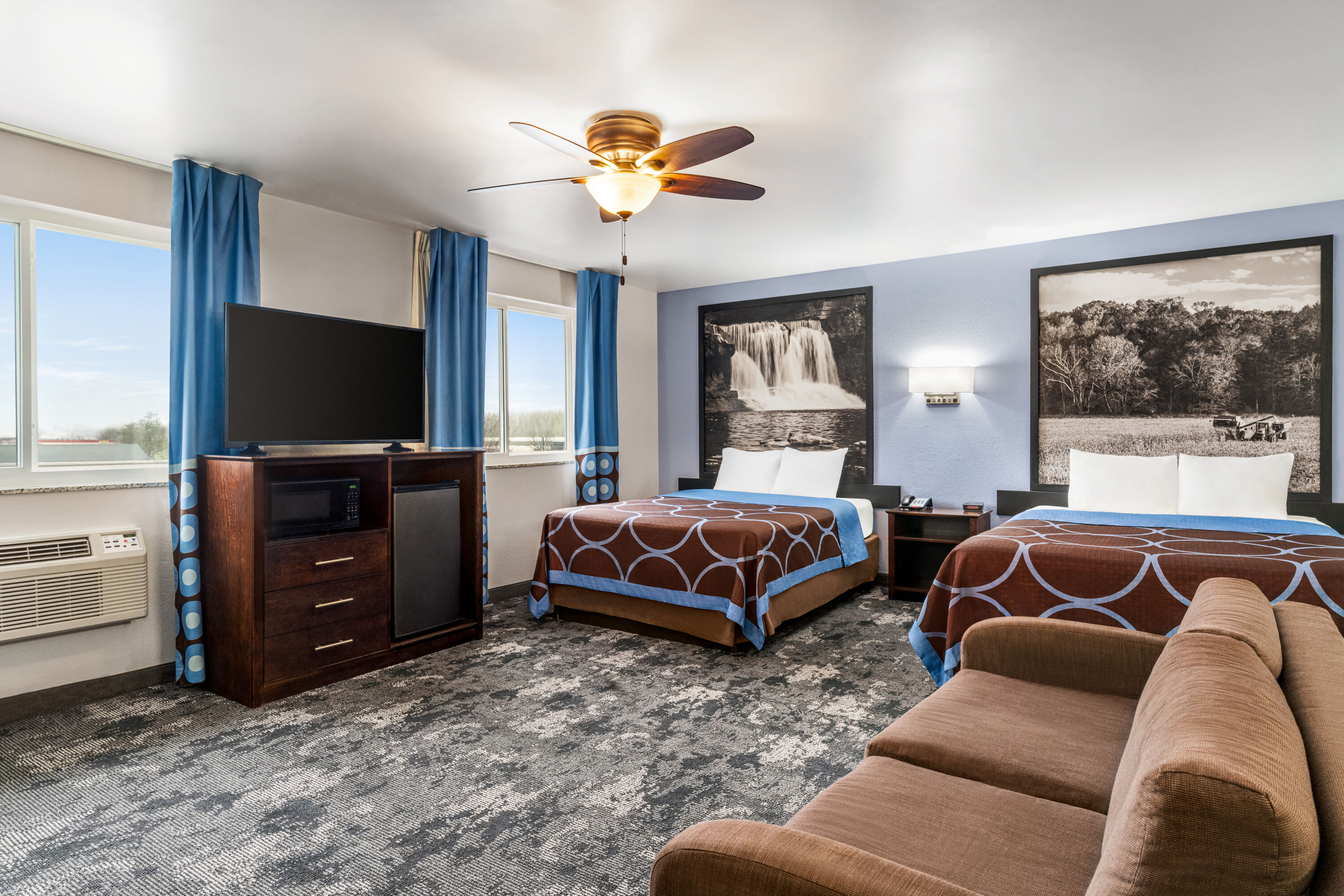 Super 8 by Wyndham Columbus/Edinburgh suite in Columbus, Indiana
