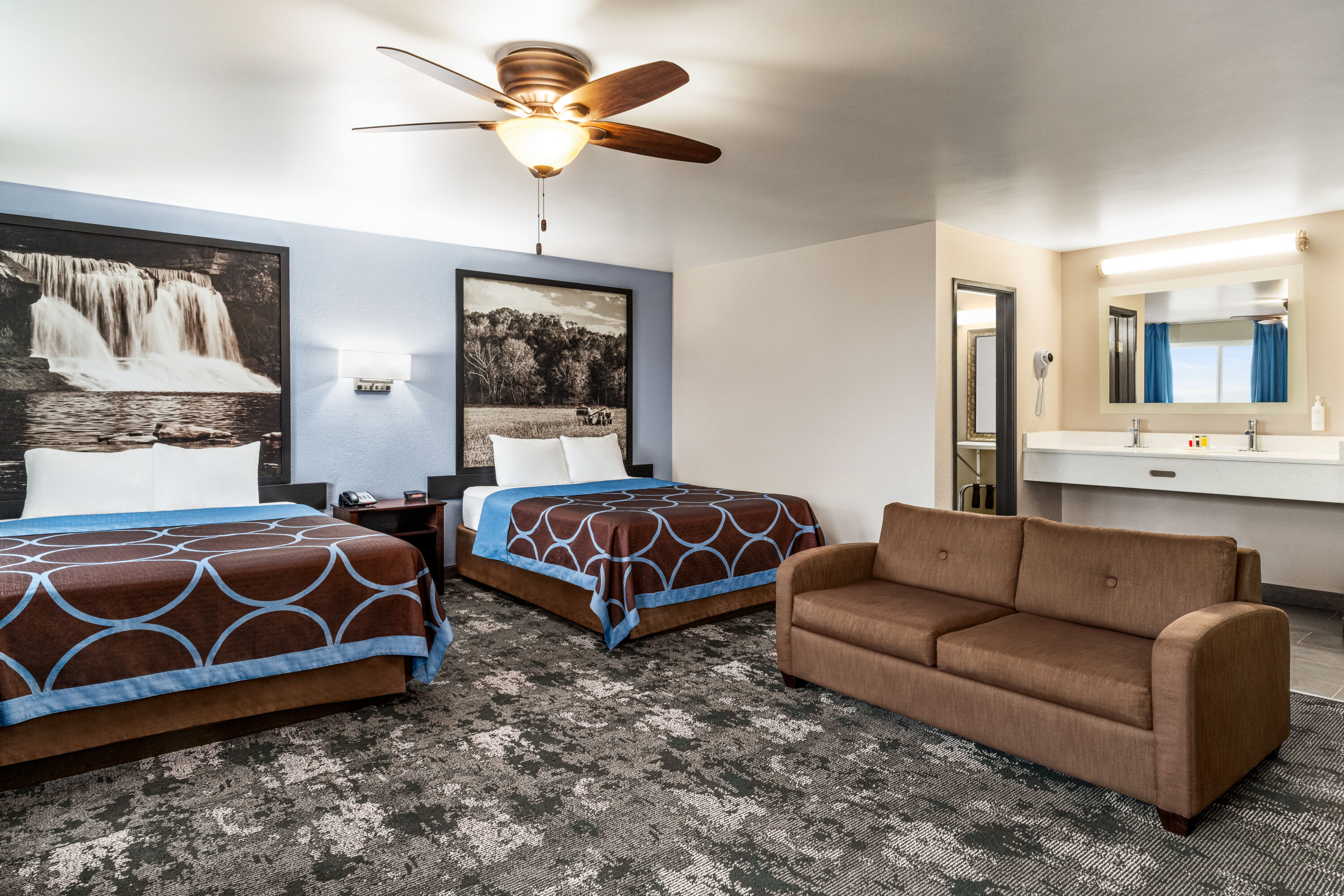 Super 8 by Wyndham Columbus/Edinburgh suite in Columbus, Indiana