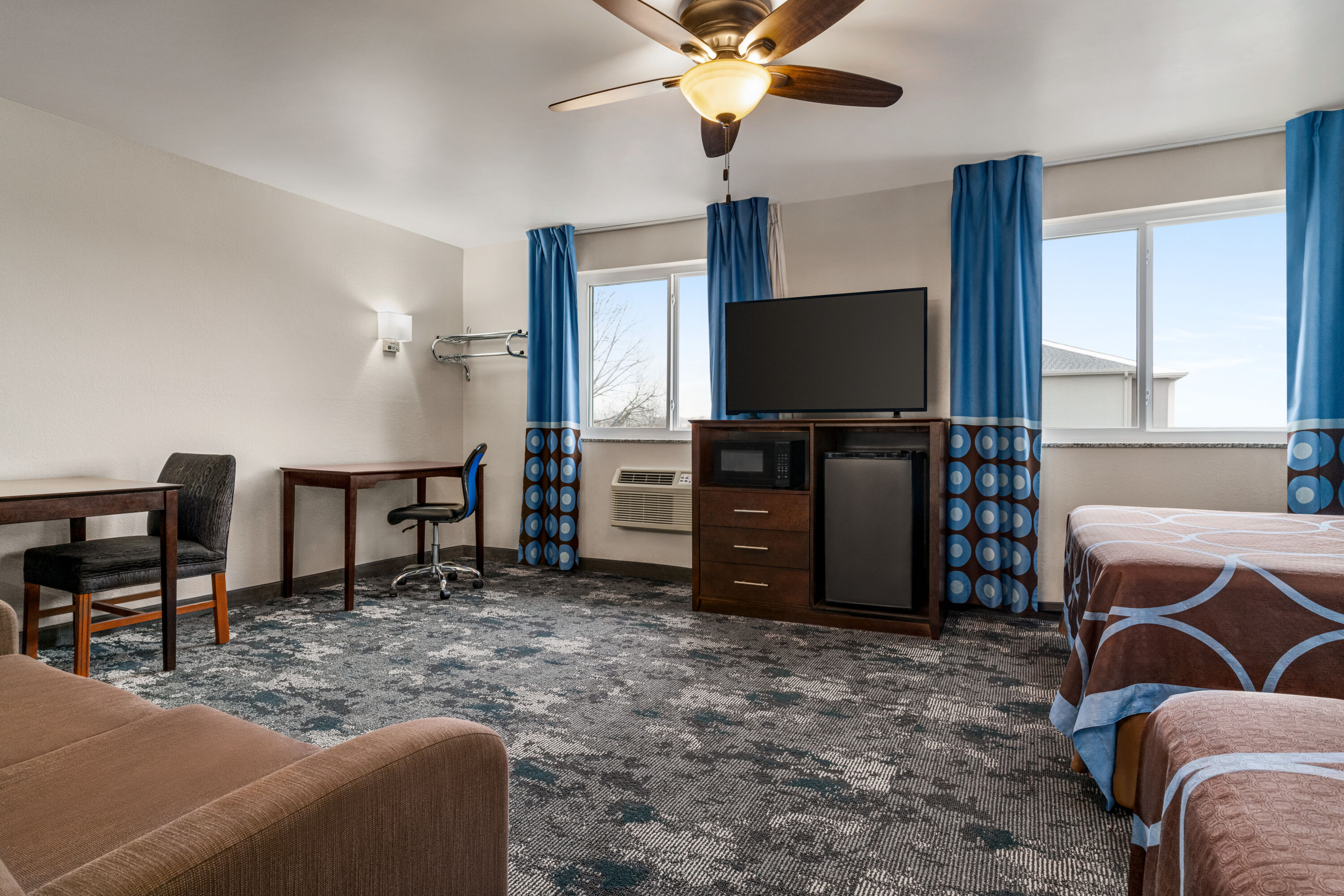 Super 8 by Wyndham Columbus/Edinburgh suite in Columbus, Indiana