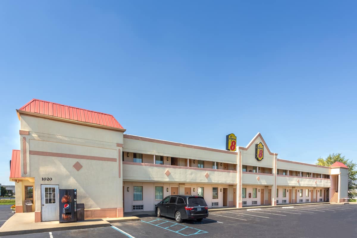 Super 8 Crawfordsville Hotels In 47933 Exterior Of Super 8 Crawfordsville Hotel In Indiana