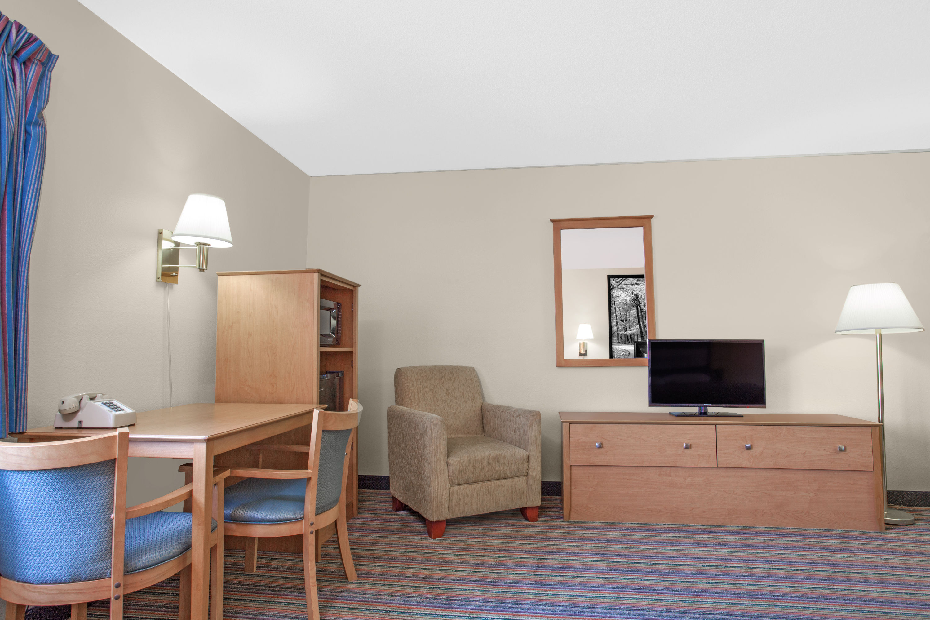 Super 8 By Wyndham Evansville East Evansville In Hotels
