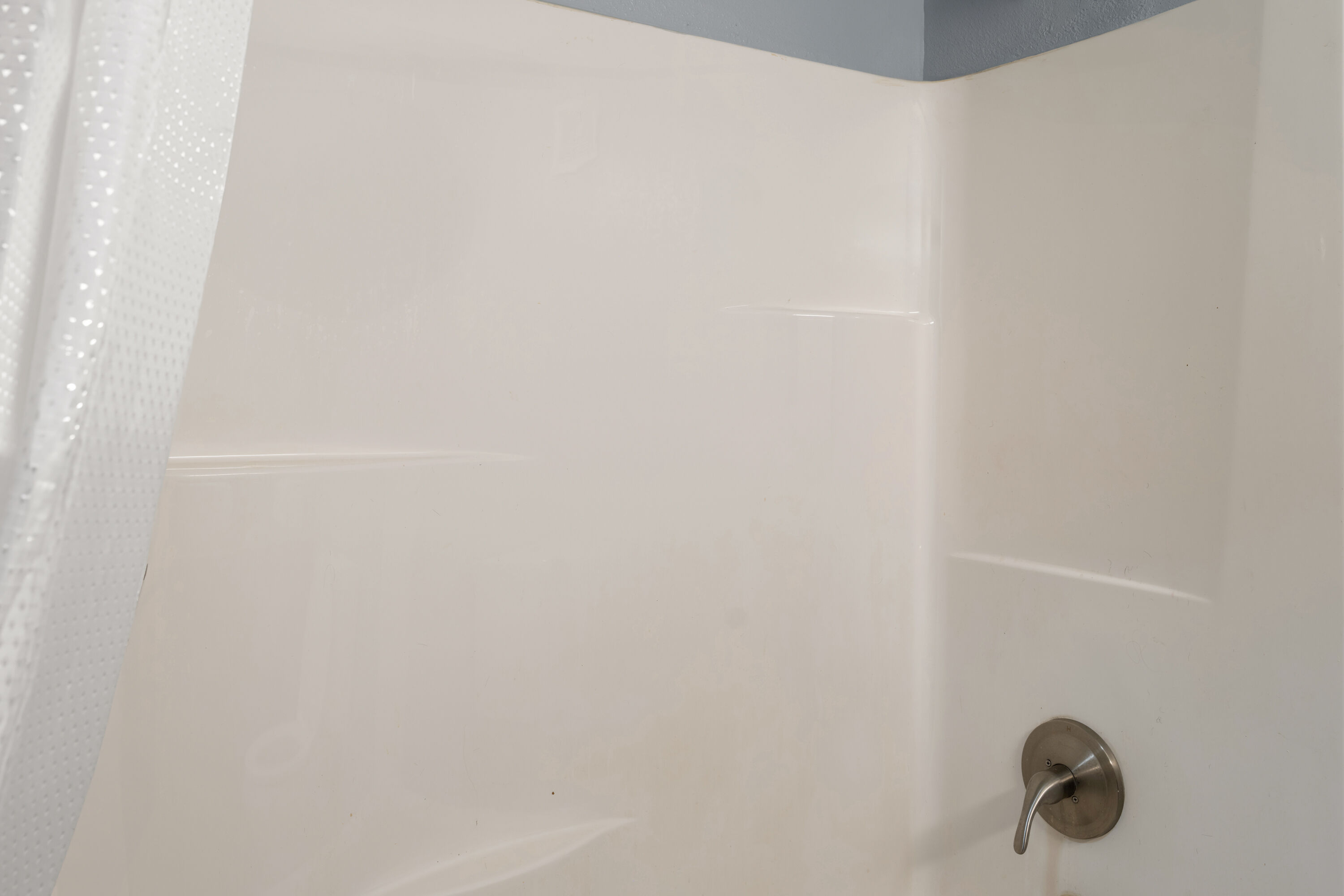 Guest room bath at the Super 8 by Wyndham Fort Wayne in Fort Wayne, Indiana