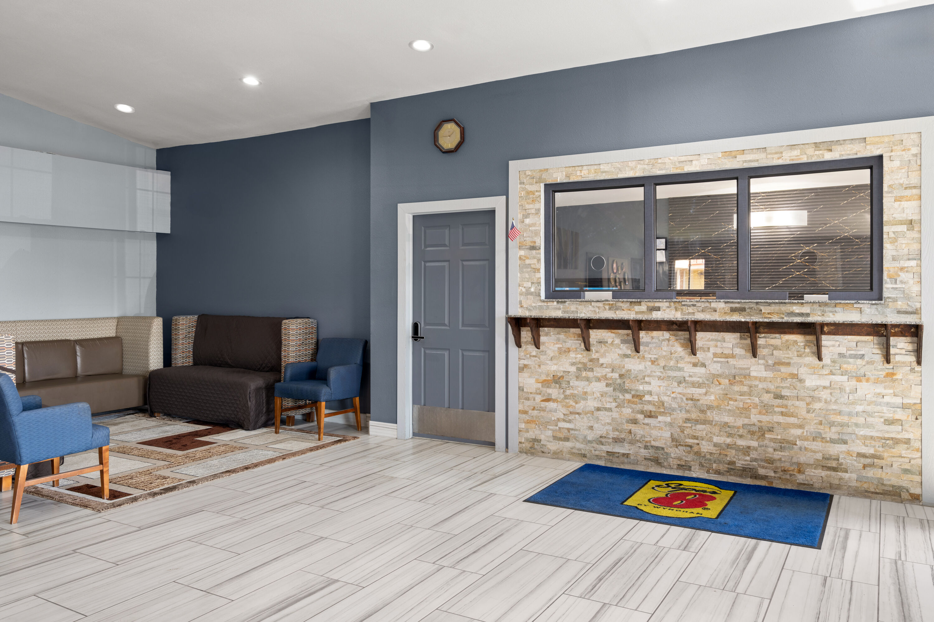 Super 8 by Wyndham Fort Wayne reception in Fort Wayne, Indiana