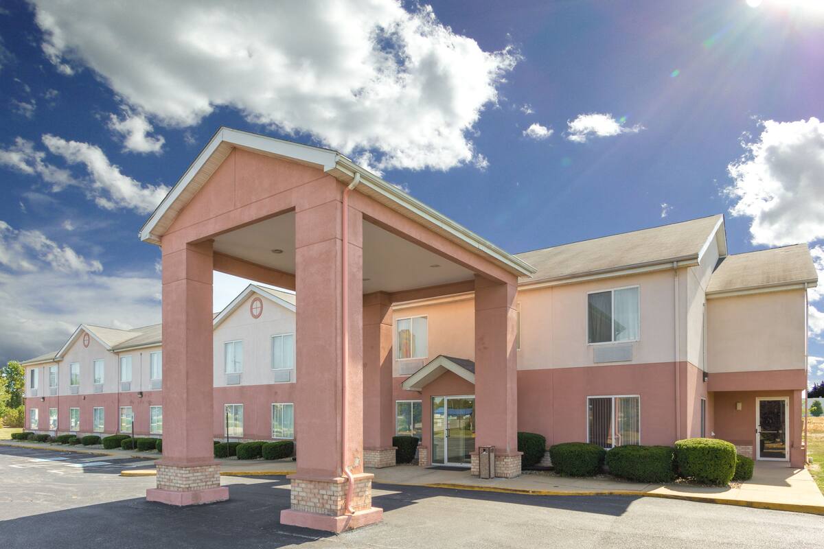 Super 8 Frankfort In Hotels 46041 Exterior Of Super 8 Frankfort In Hotel Indiana