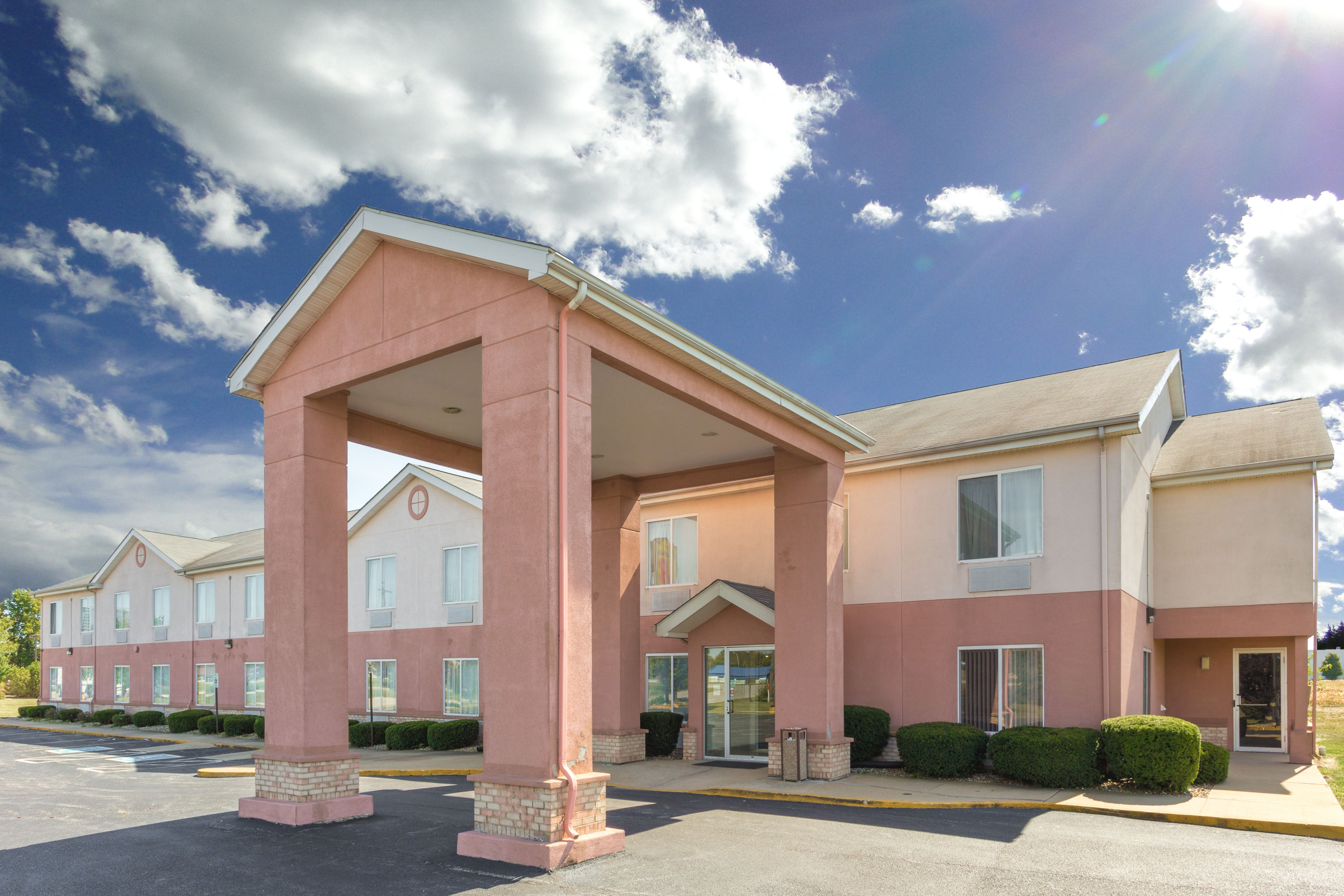 Exterior of Super 8 by Wyndham Frankfort IN hotel in Frankfort, Indiana