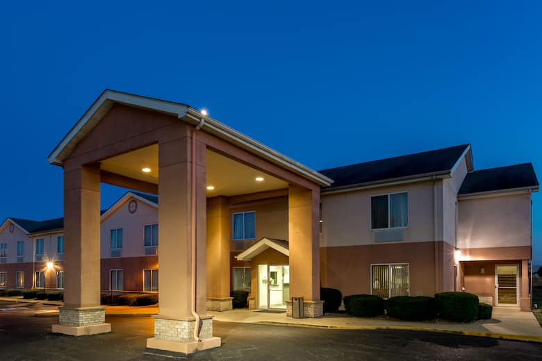 Exterior of Super 8 Frankfort IN hotel in Frankfort, Indiana