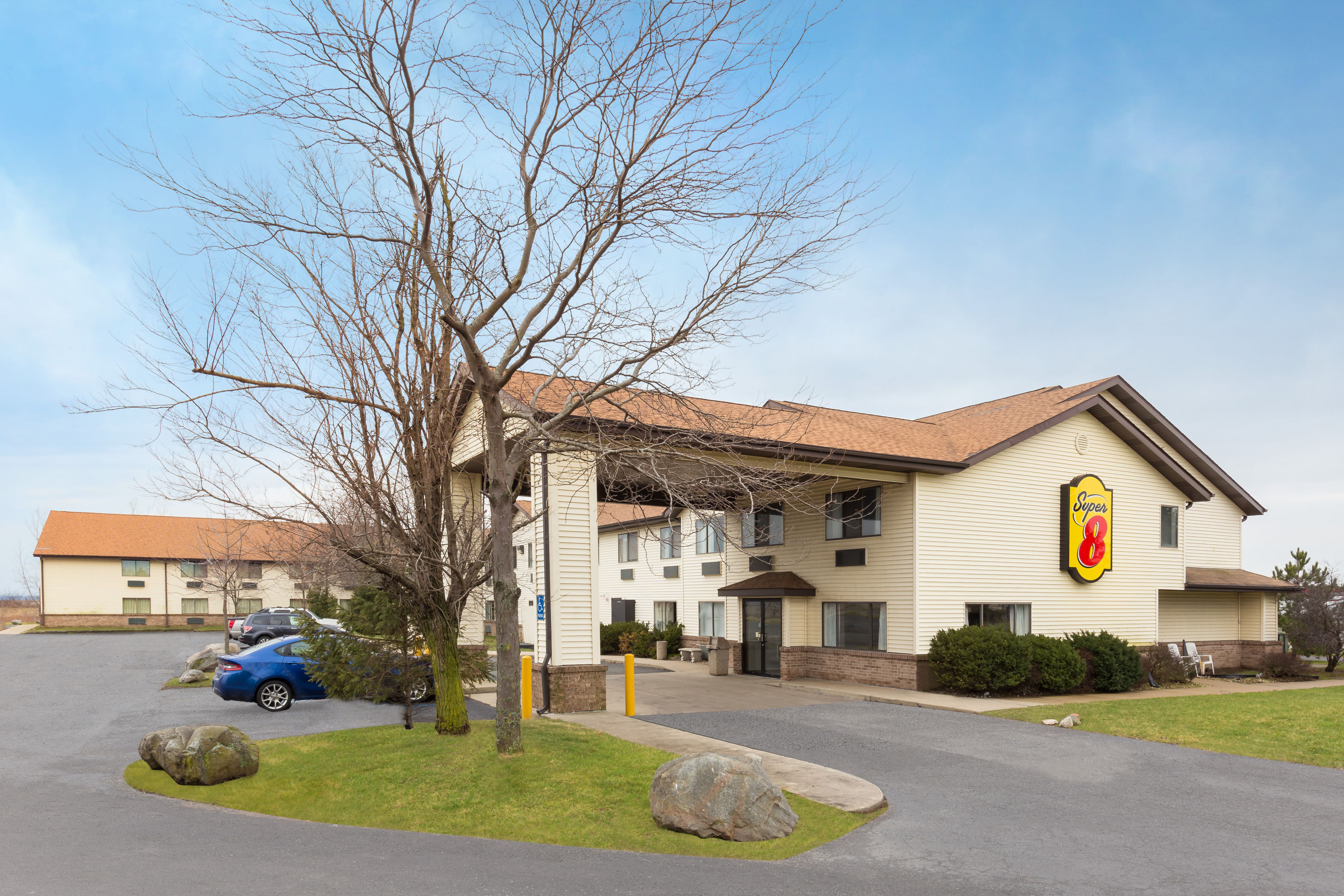 Exterior Day Image of Super 8 by Wyndham Hebron Lowell Area hotel in Hebron, Indiana