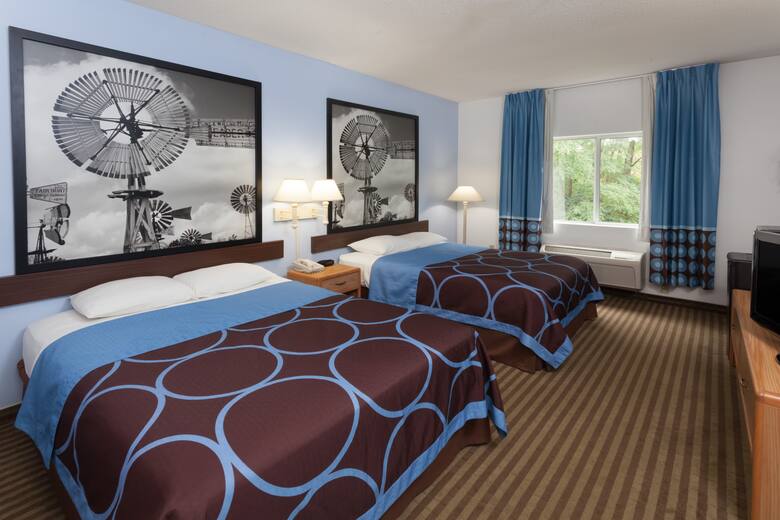 Guest room at the Super 8 Huntington in Huntington, Indiana