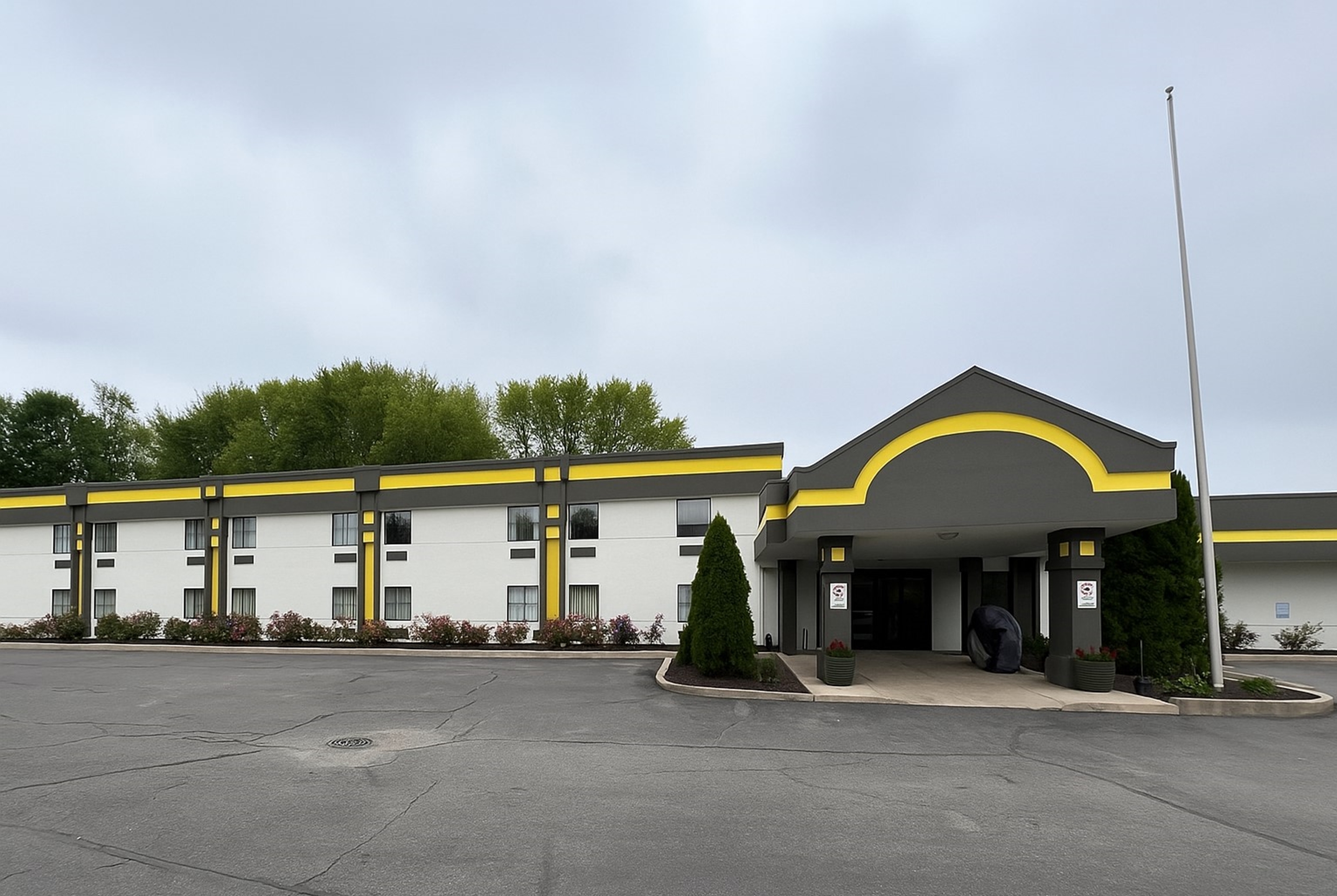 Exterior of Super 8 by Wyndham Logansport hotel in Logansport, Indiana