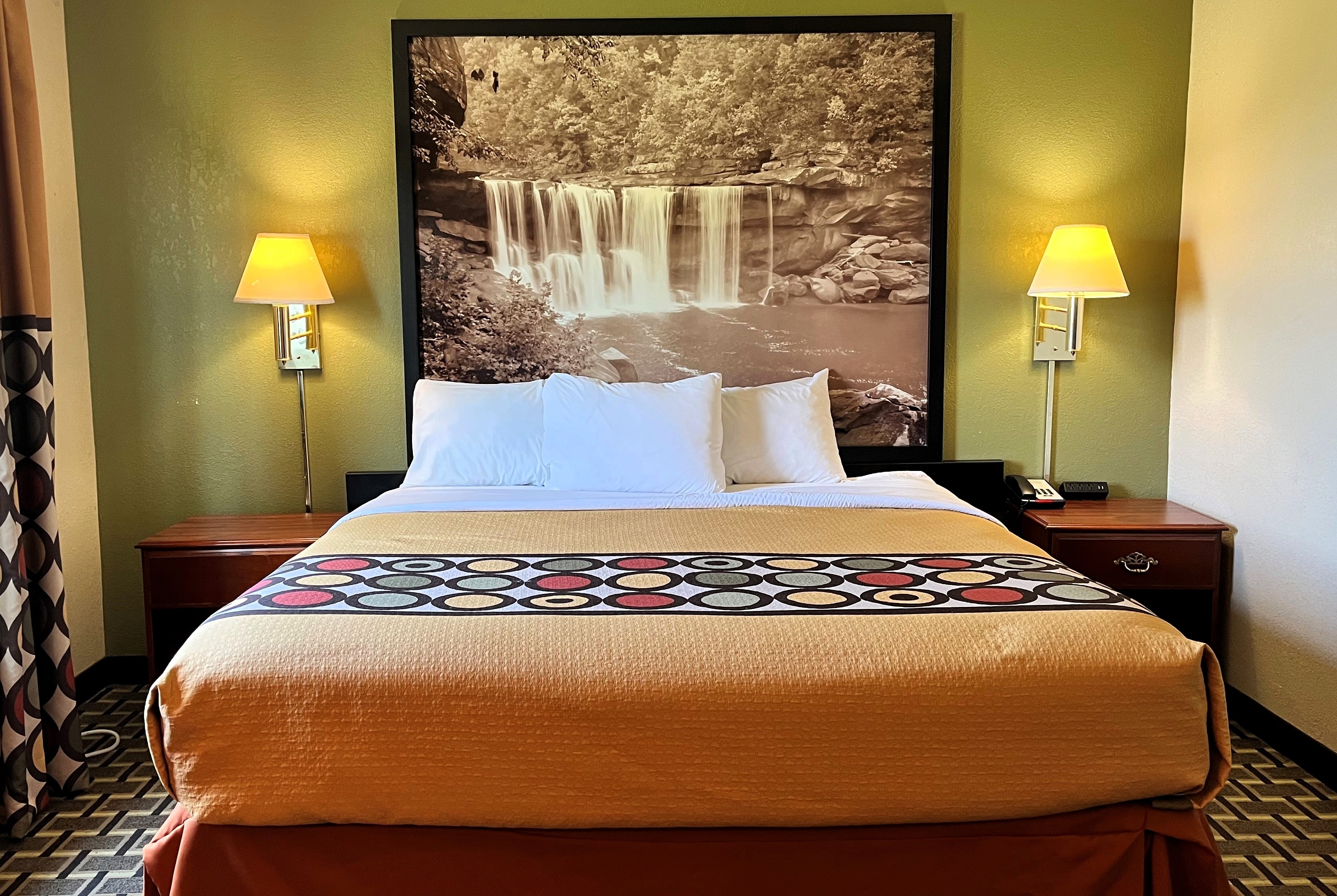 Super 8 by Wyndham Madison IN suite in Madison, Indiana