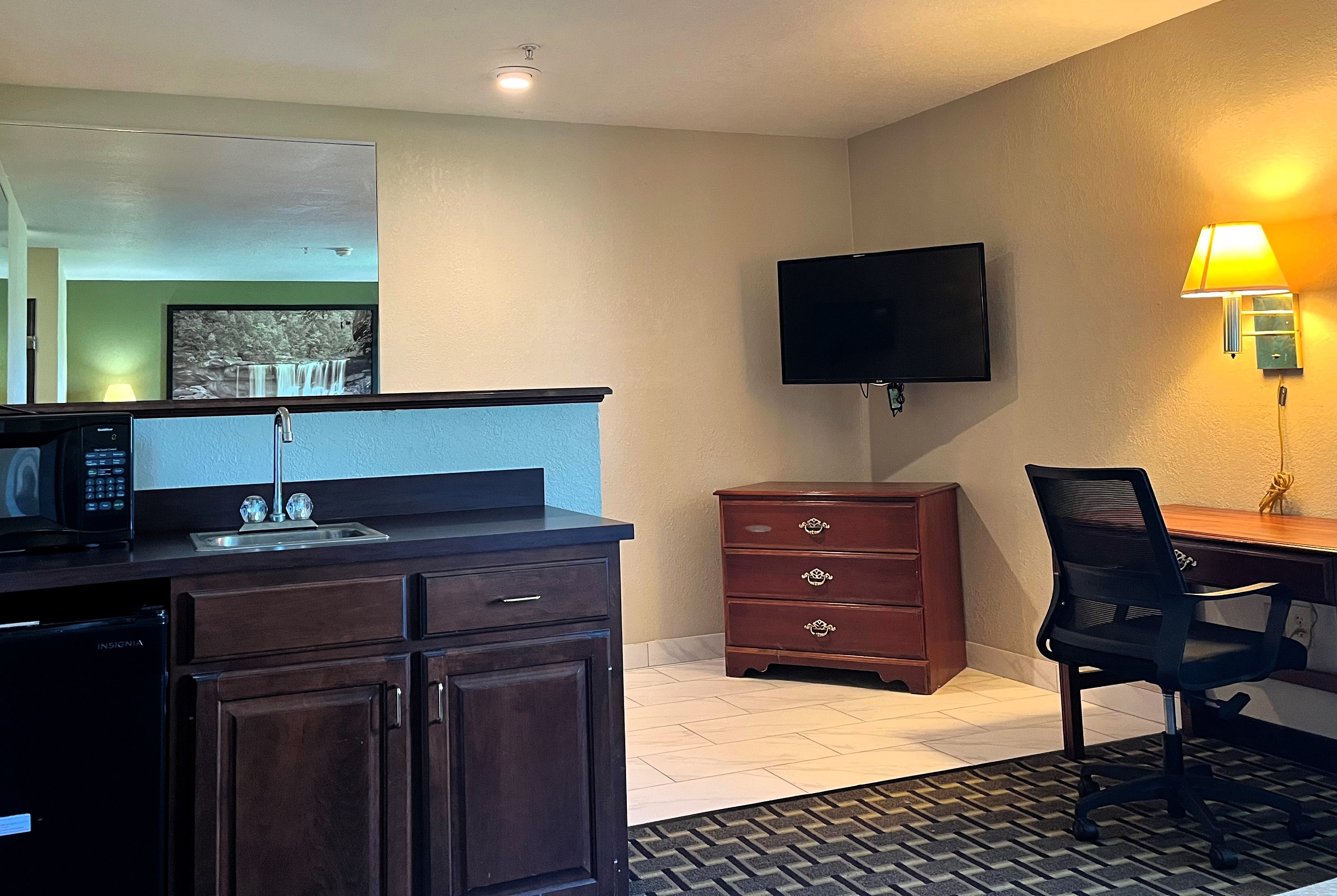 Super 8 by Wyndham Madison IN suite in Madison, Indiana