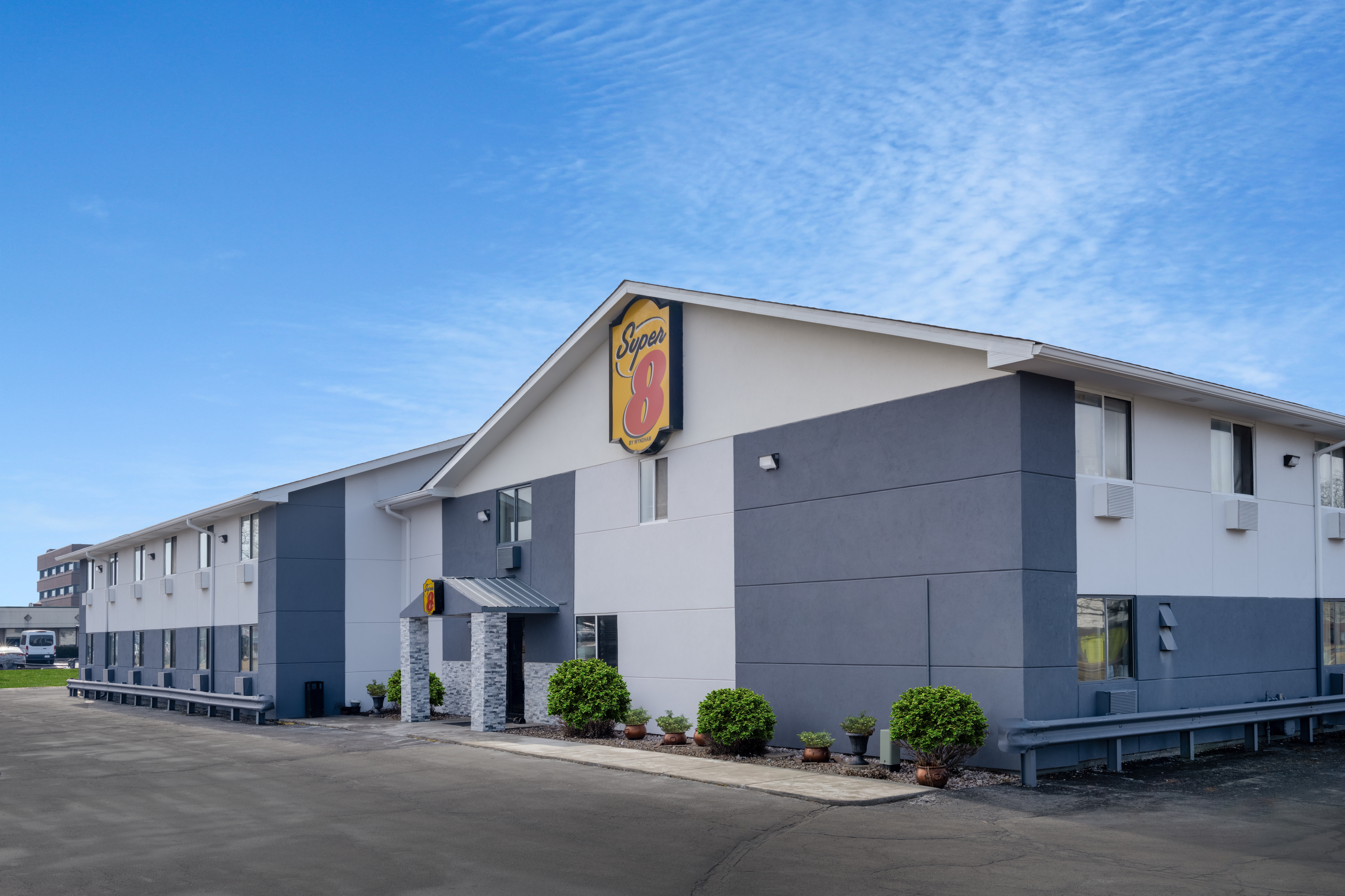 Exterior of Super 8 by Wyndham Merrillville hotel in Merrillville, Indiana