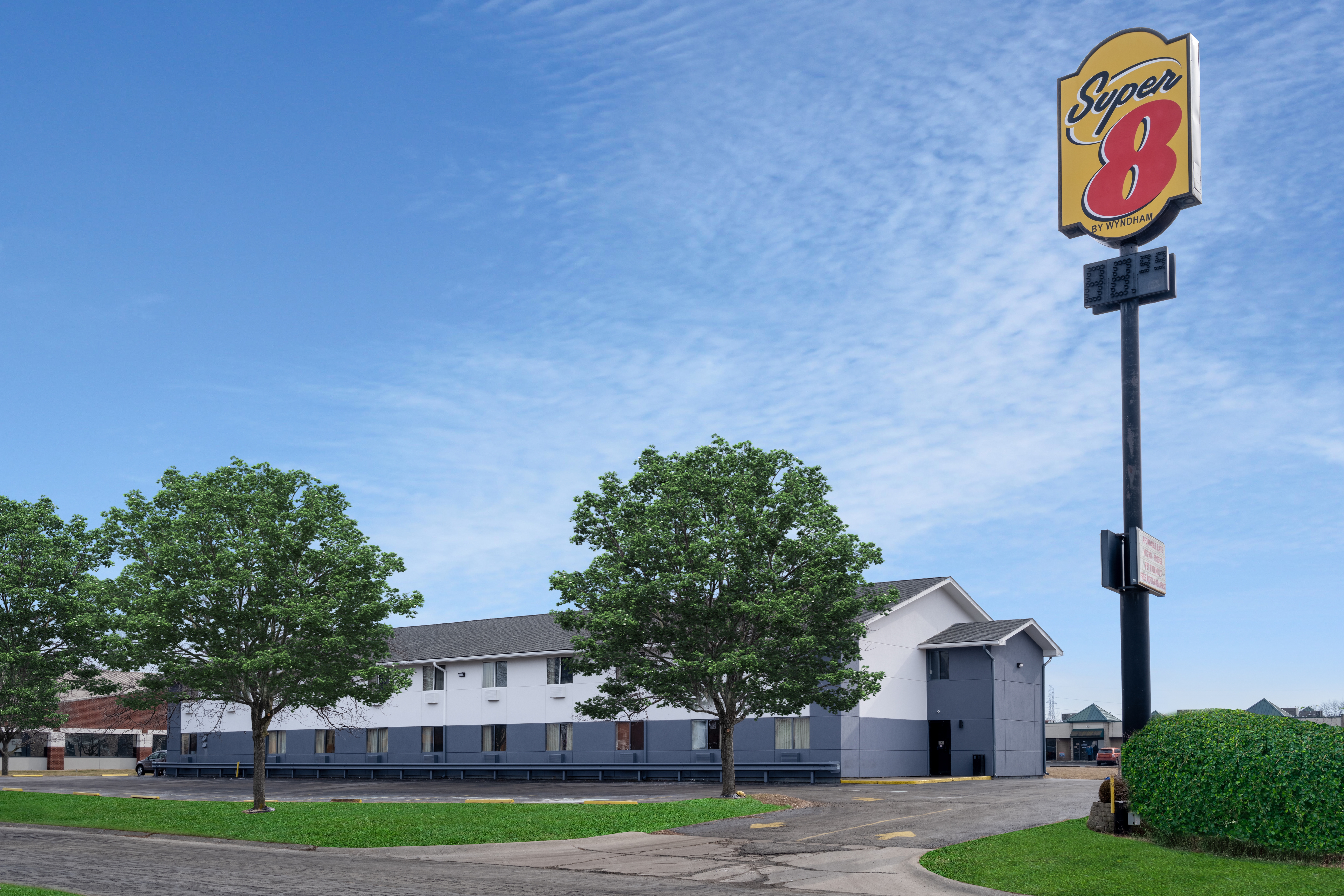 Exterior of Super 8 by Wyndham Merrillville hotel in Merrillville, Indiana