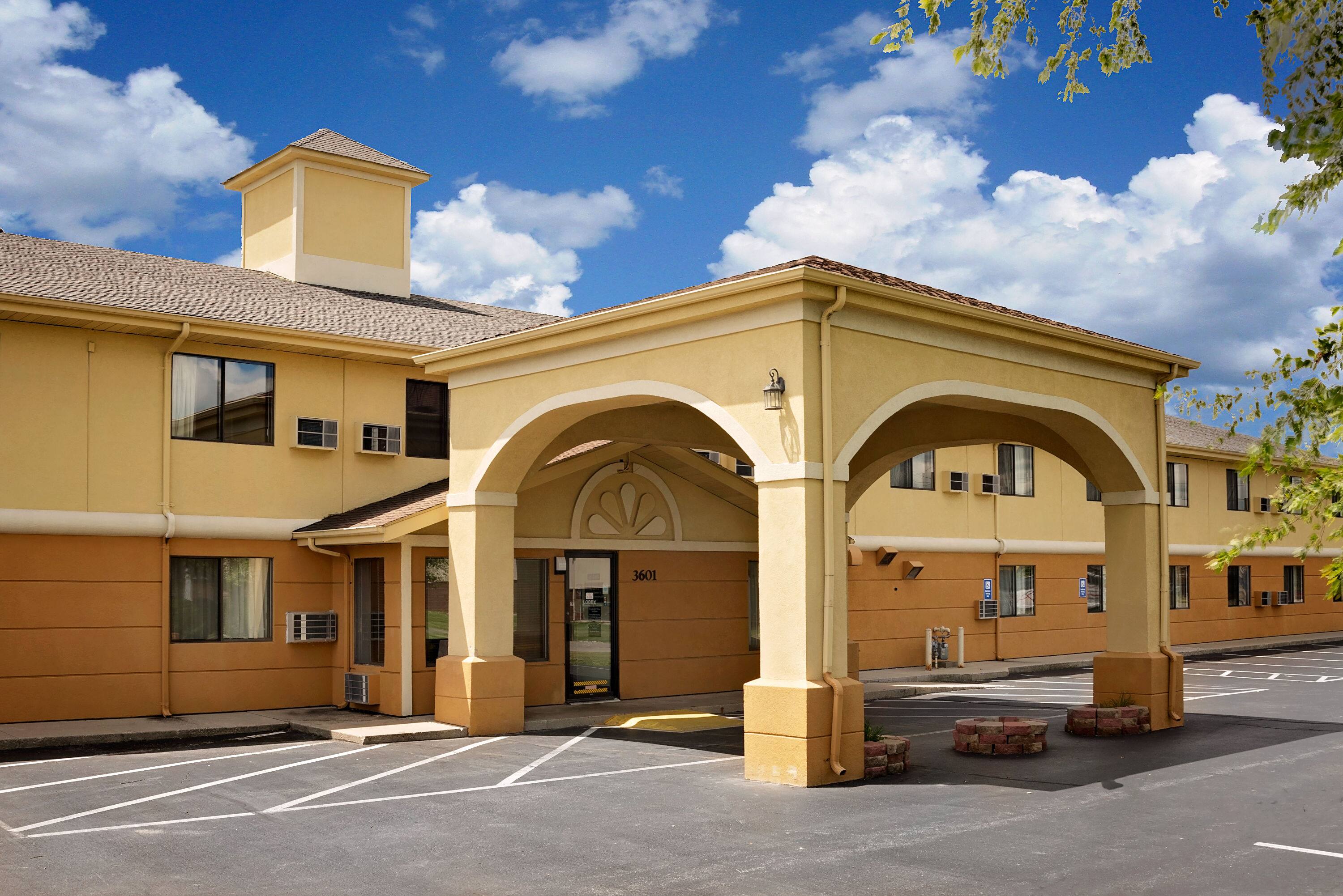 hotels in muncie indiana with weekly rates