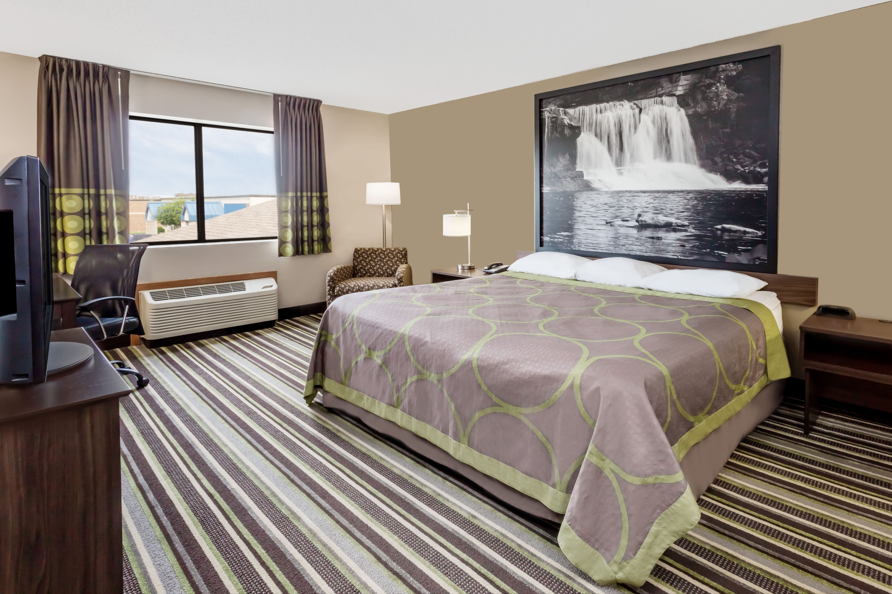 Guest room at the Super 8 by Wyndham Plymouth in Plymouth, Indiana