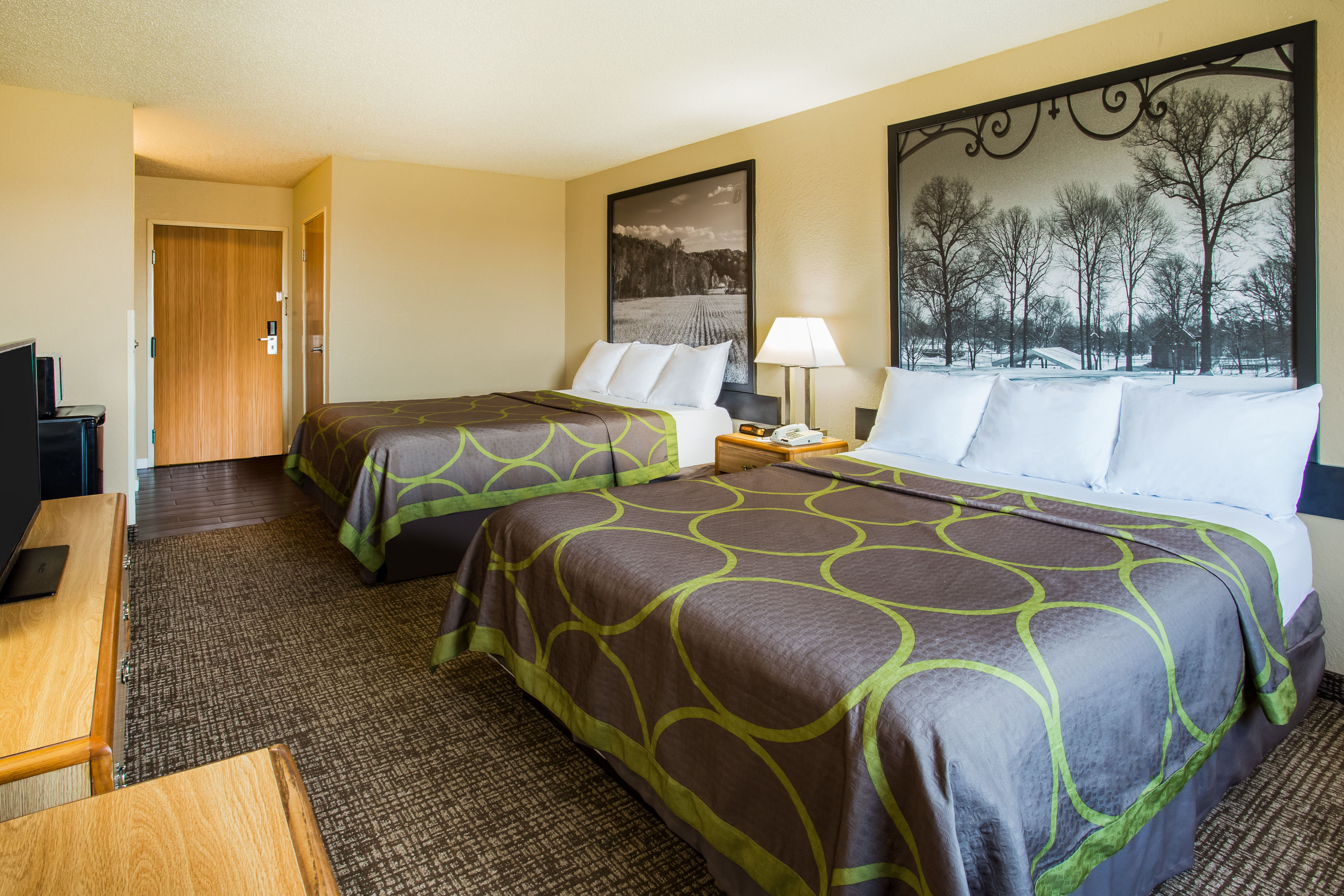 Guest room at the Super 8 by Wyndham Remington in Remington, Indiana