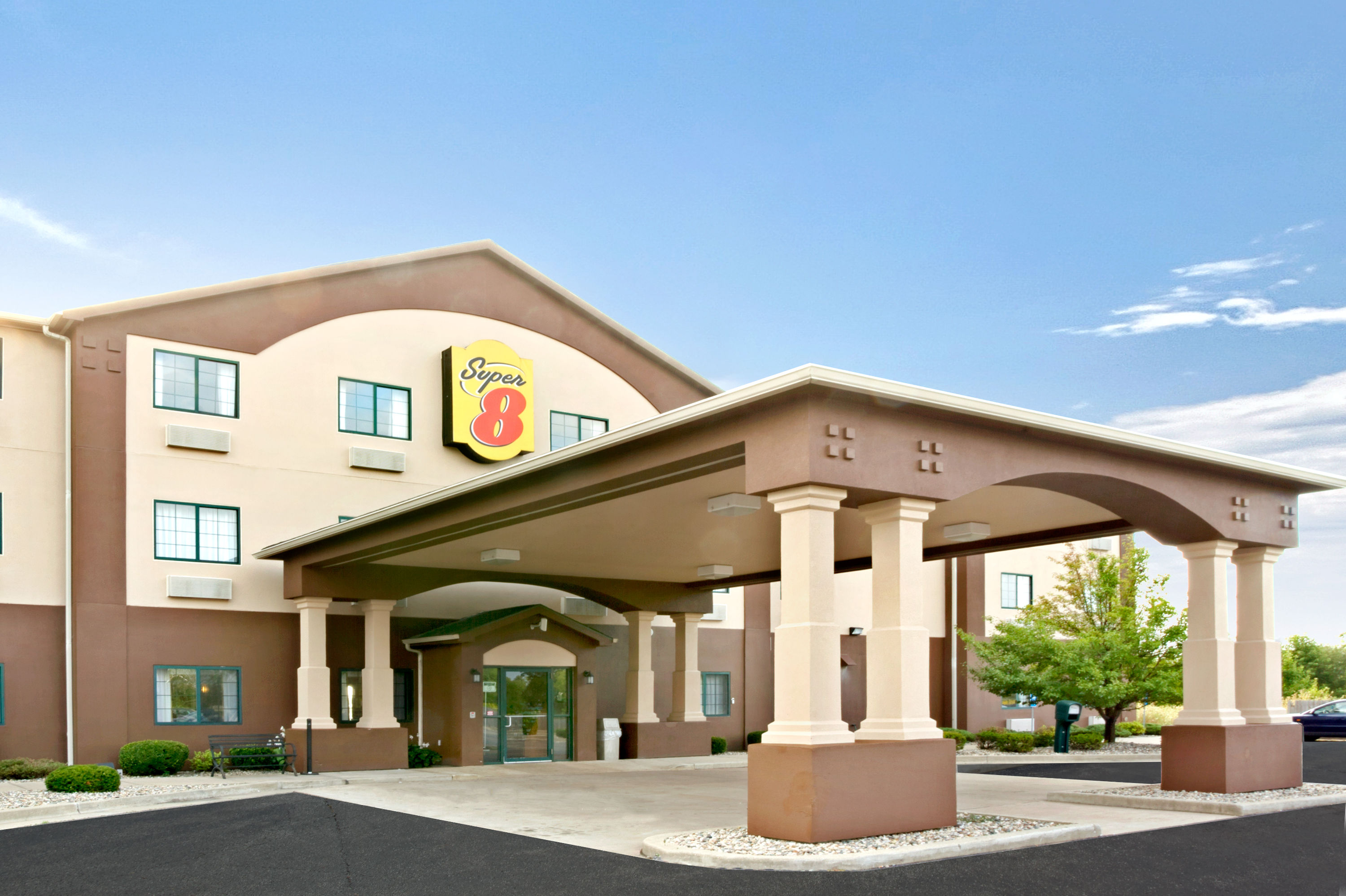 Exterior of Super 8 by Wyndham South Bend hotel in South Bend, Indiana