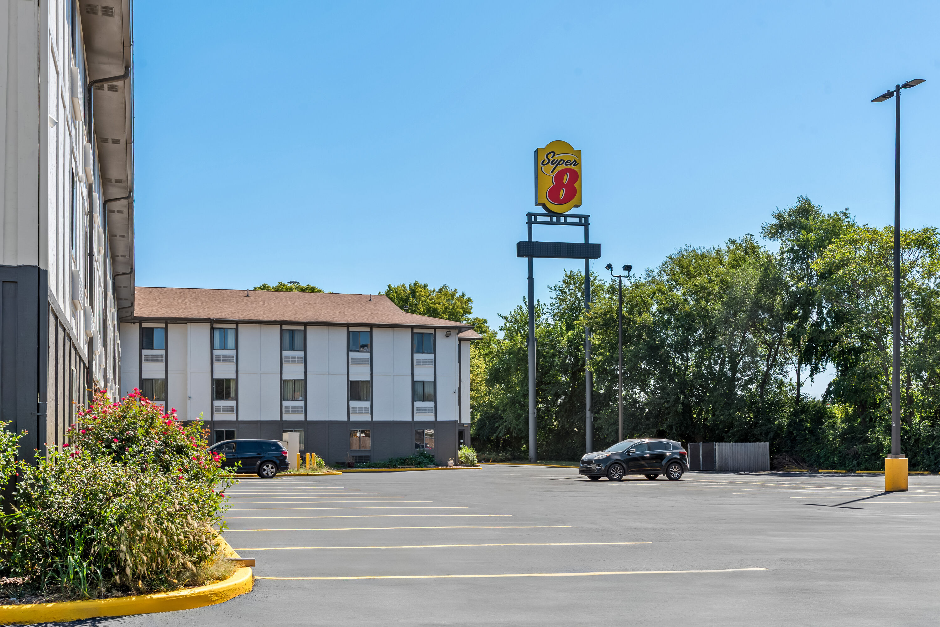 Exterior Day Image of Super 8 by Wyndham Terre Haute hotel in Terre Haute, Indiana