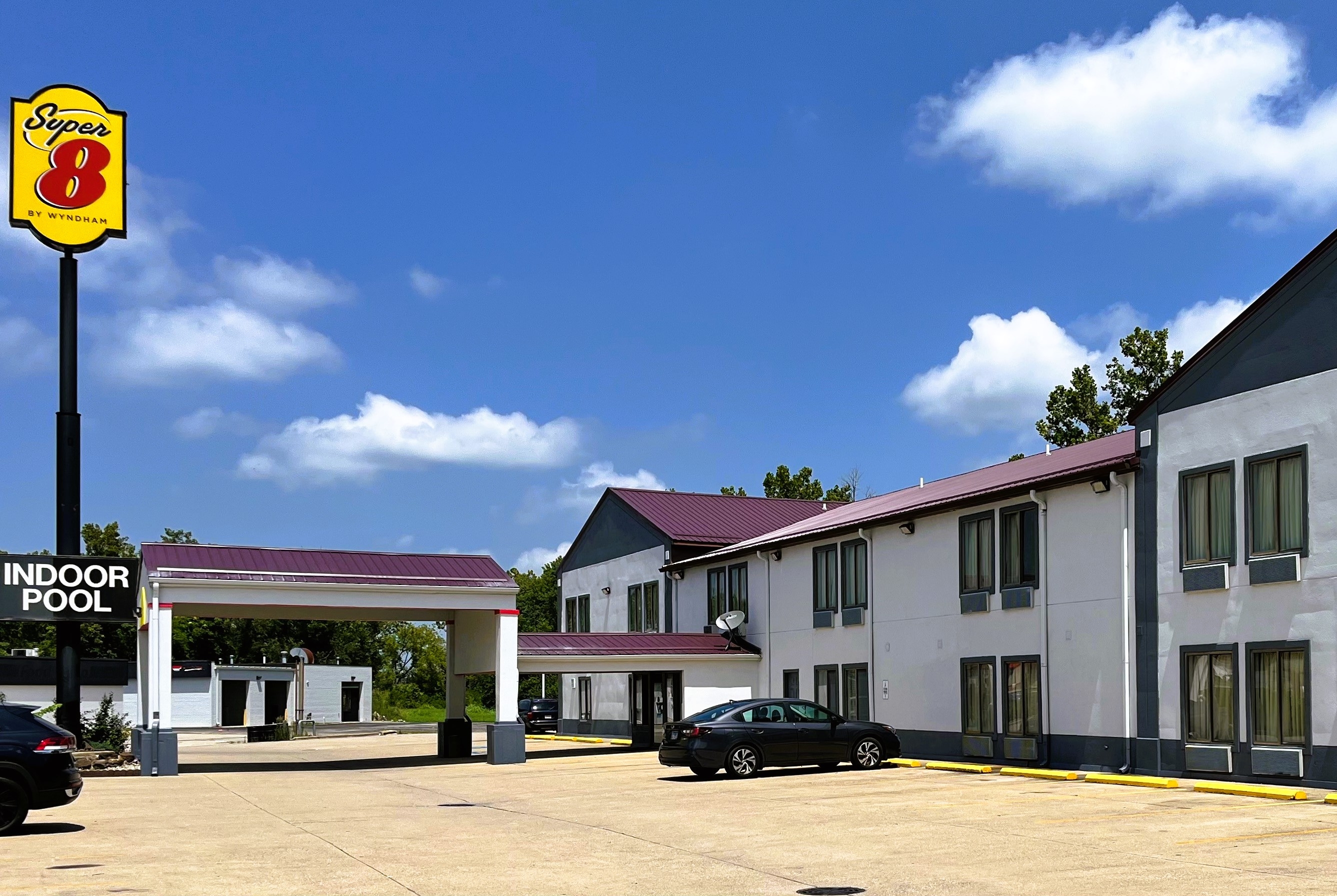 Exterior of Super 8 by Wyndham Vincennes hotel in Vincennes, Indiana
