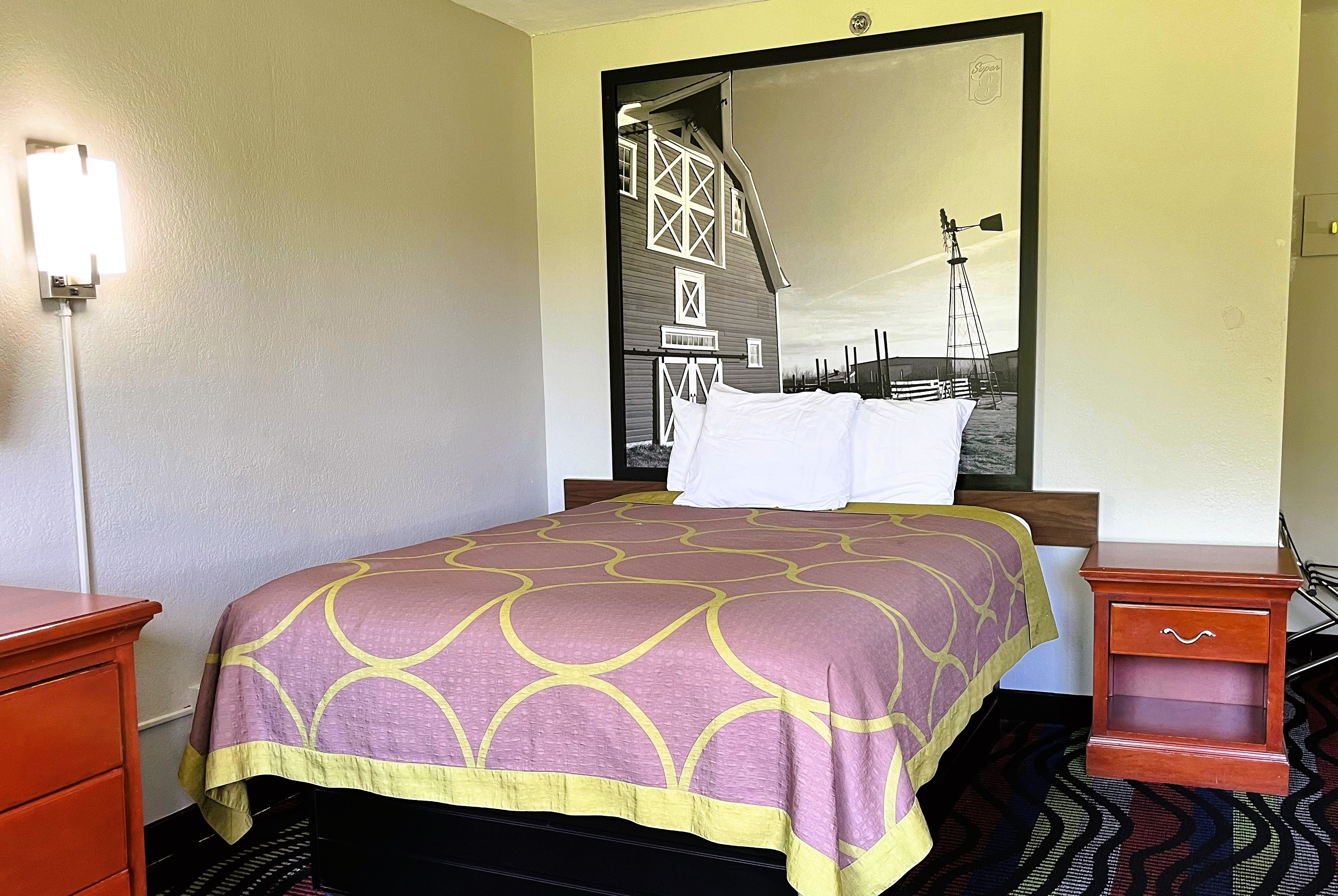 Guest room at the Super 8 by Wyndham Vincennes in Vincennes, Indiana