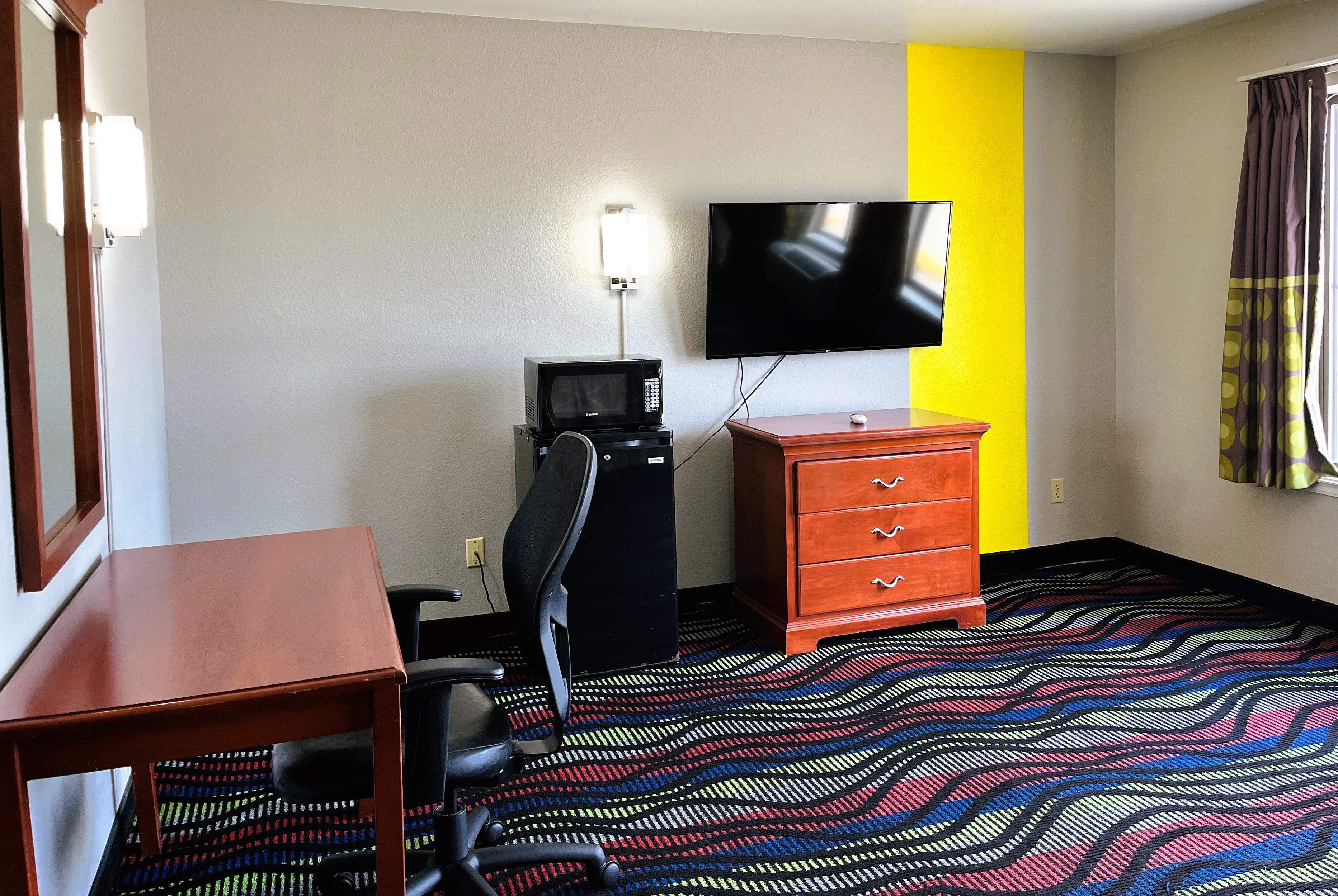 Guest room at the Super 8 by Wyndham Vincennes in Vincennes, Indiana